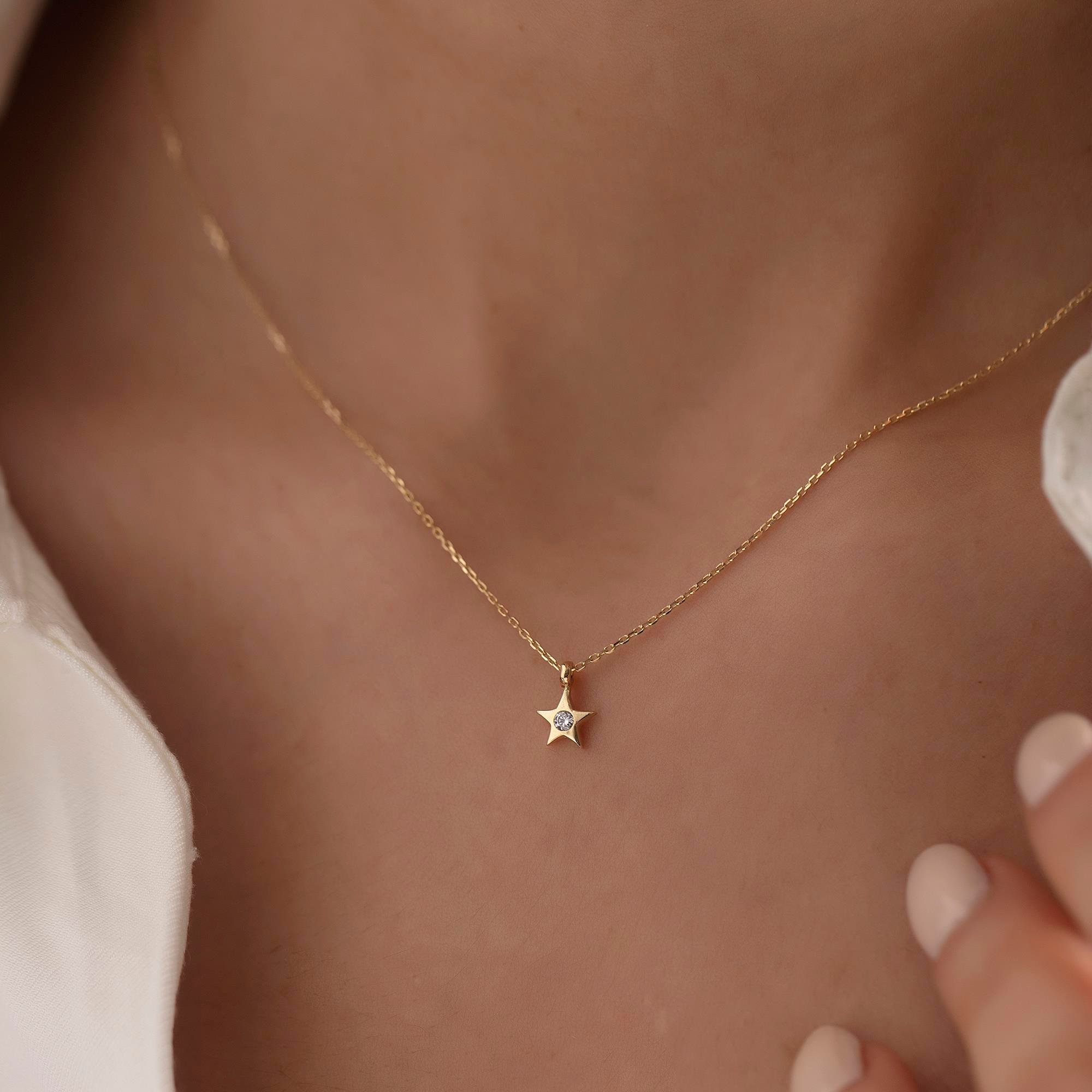 14K Gold Star Crispy Necklace