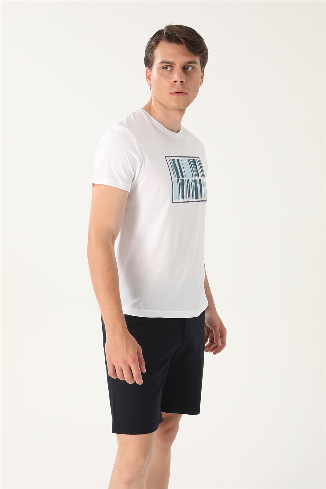 Beyaz Slim Fit Bisiklet Yaka Baskılı T-Shirt