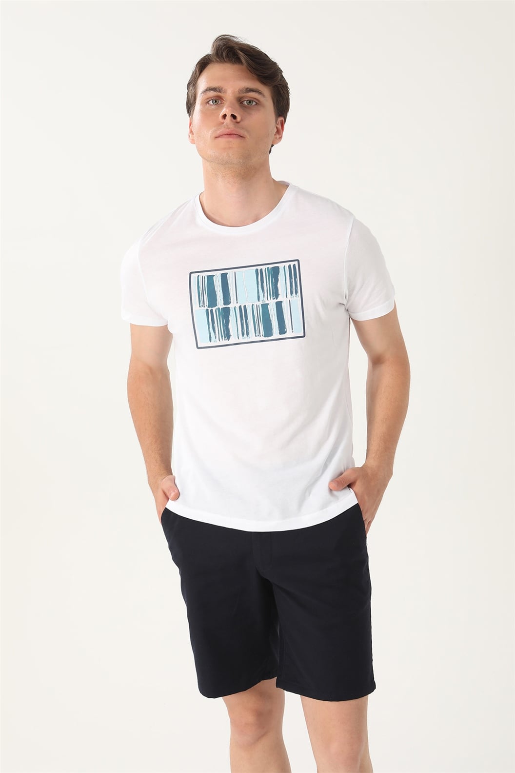 Beyaz Slim Fit Bisiklet Yaka Baskılı T-Shirt