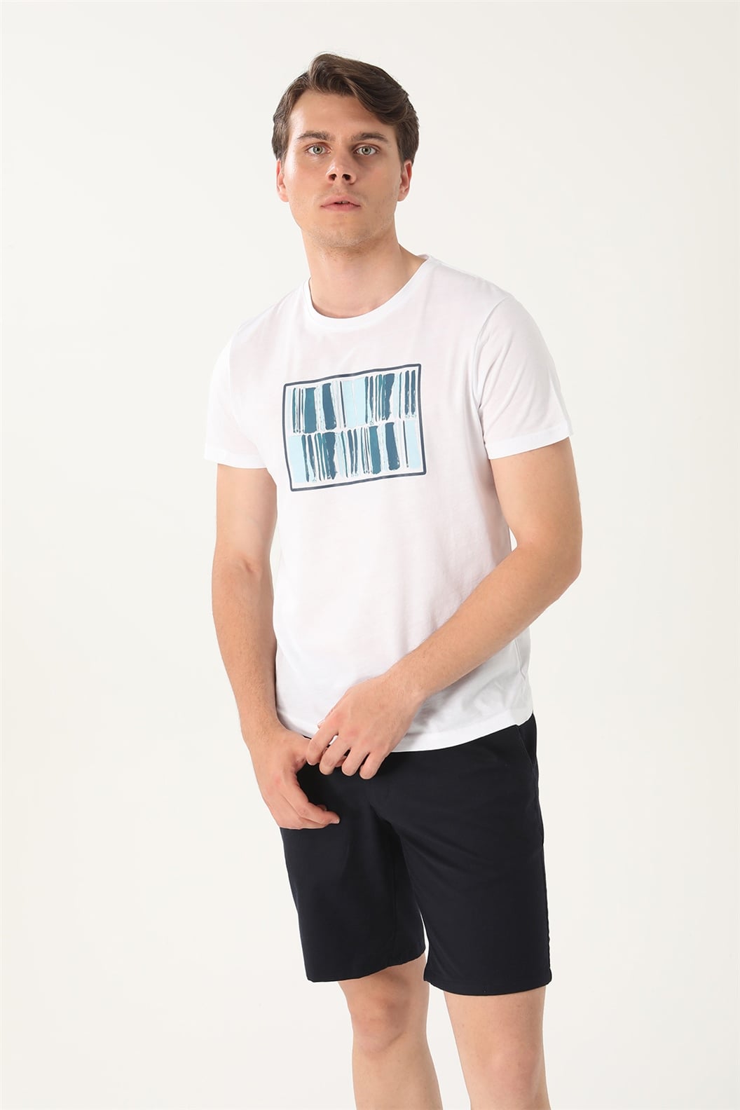 Beyaz Slim Fit Bisiklet Yaka Baskılı T-Shirt