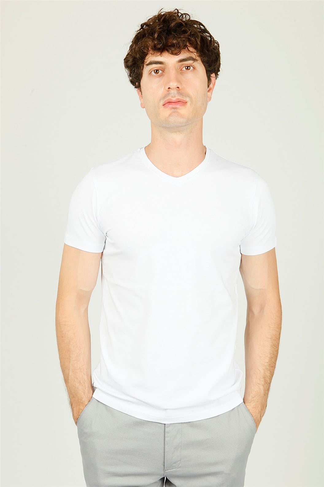 Beyaz V Yaka Basic Slim Fit T-shirt