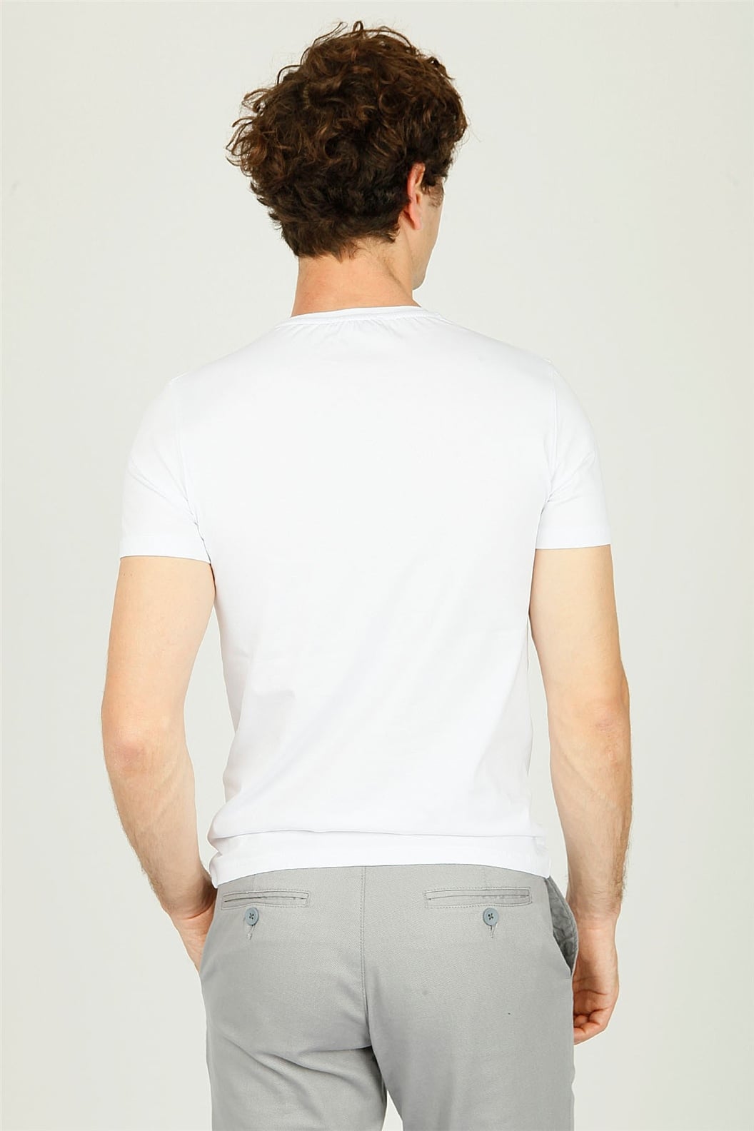 Beyaz V Yaka Basic Slim Fit T-shirt