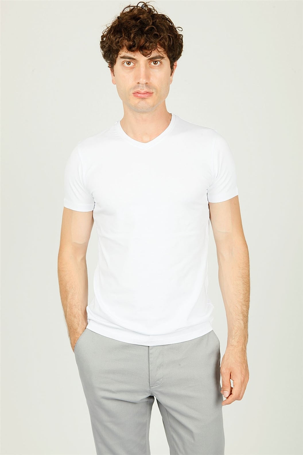 Beyaz V Yaka Basic Slim Fit T-shirt