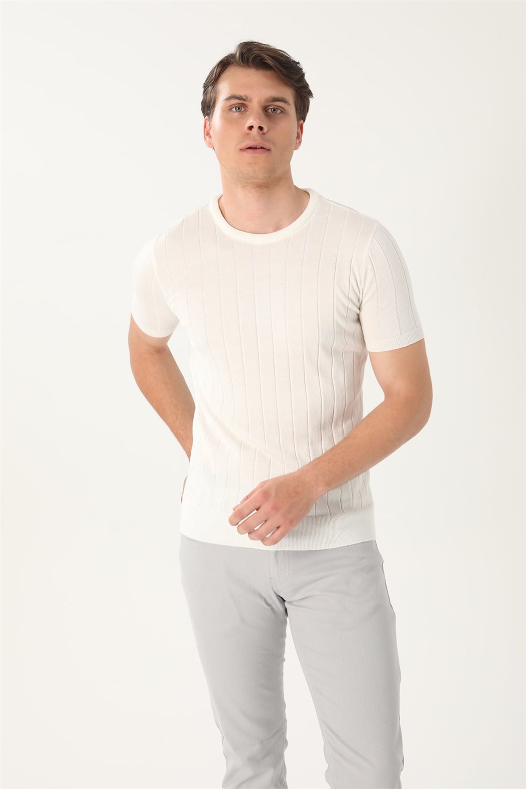 Ekru Slim Fit Bisiklet Yaka Triko T-Shirt