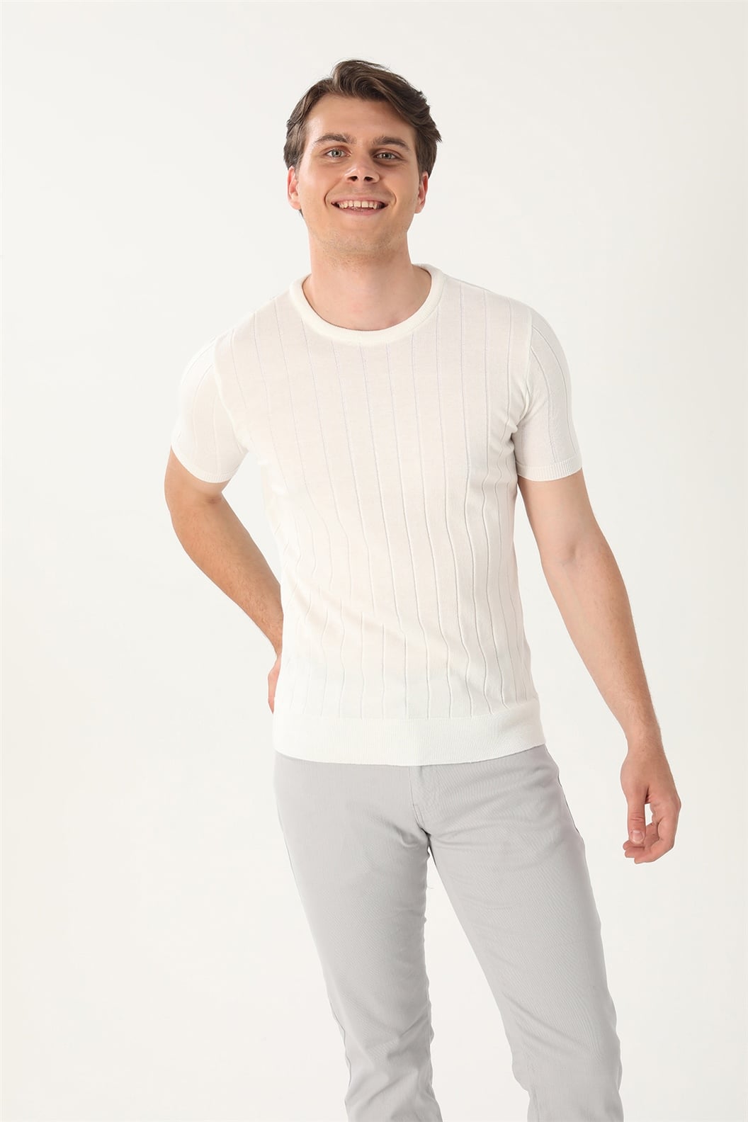 Ekru Slim Fit Bisiklet Yaka Triko T-Shirt