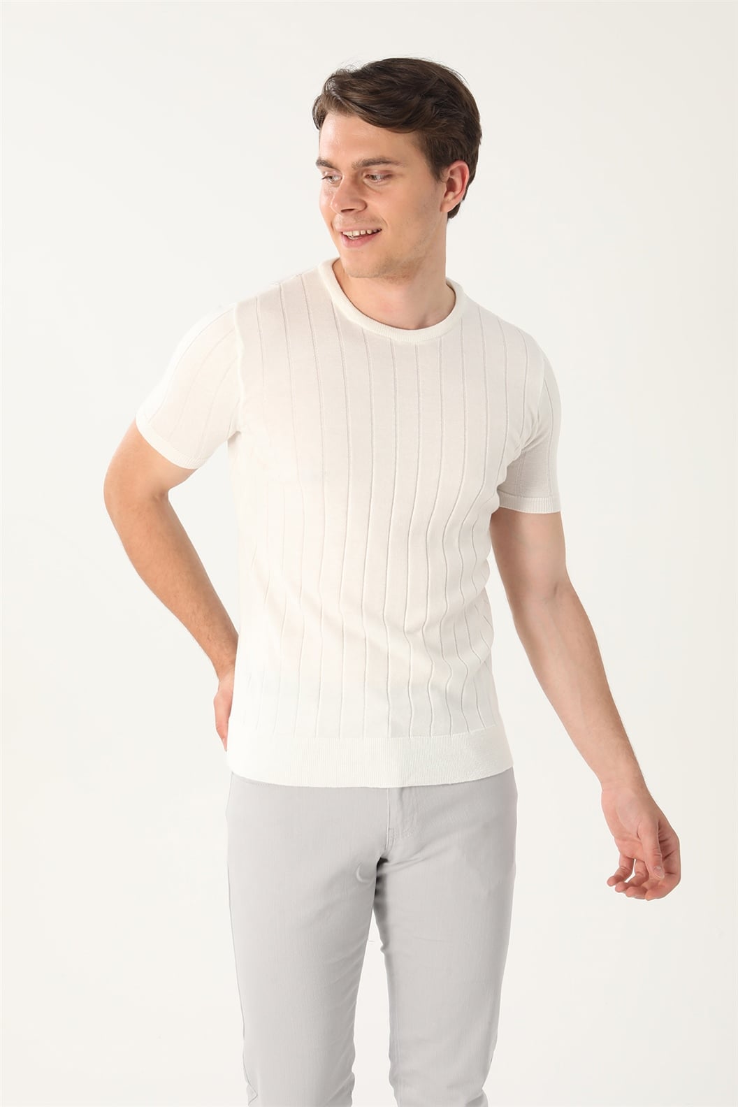 Ekru Slim Fit Bisiklet Yaka Triko T-Shirt