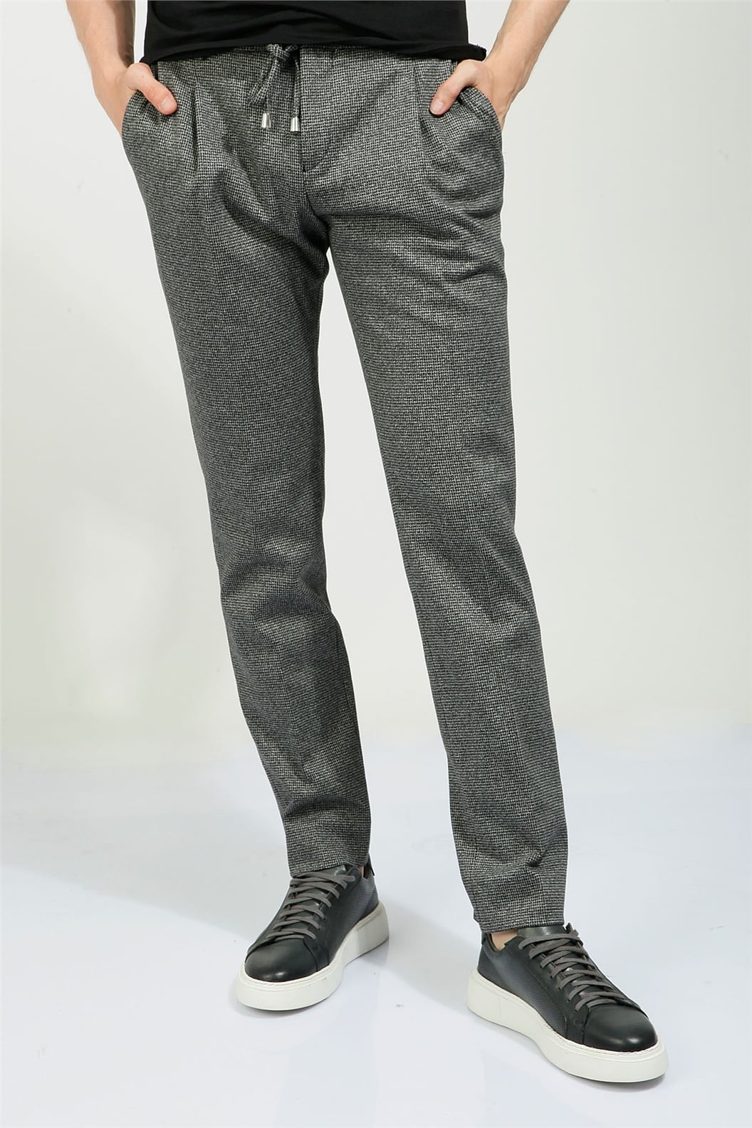 Siyah Slim Fit Bağcıklı Tek Pile Jogger Pantolon