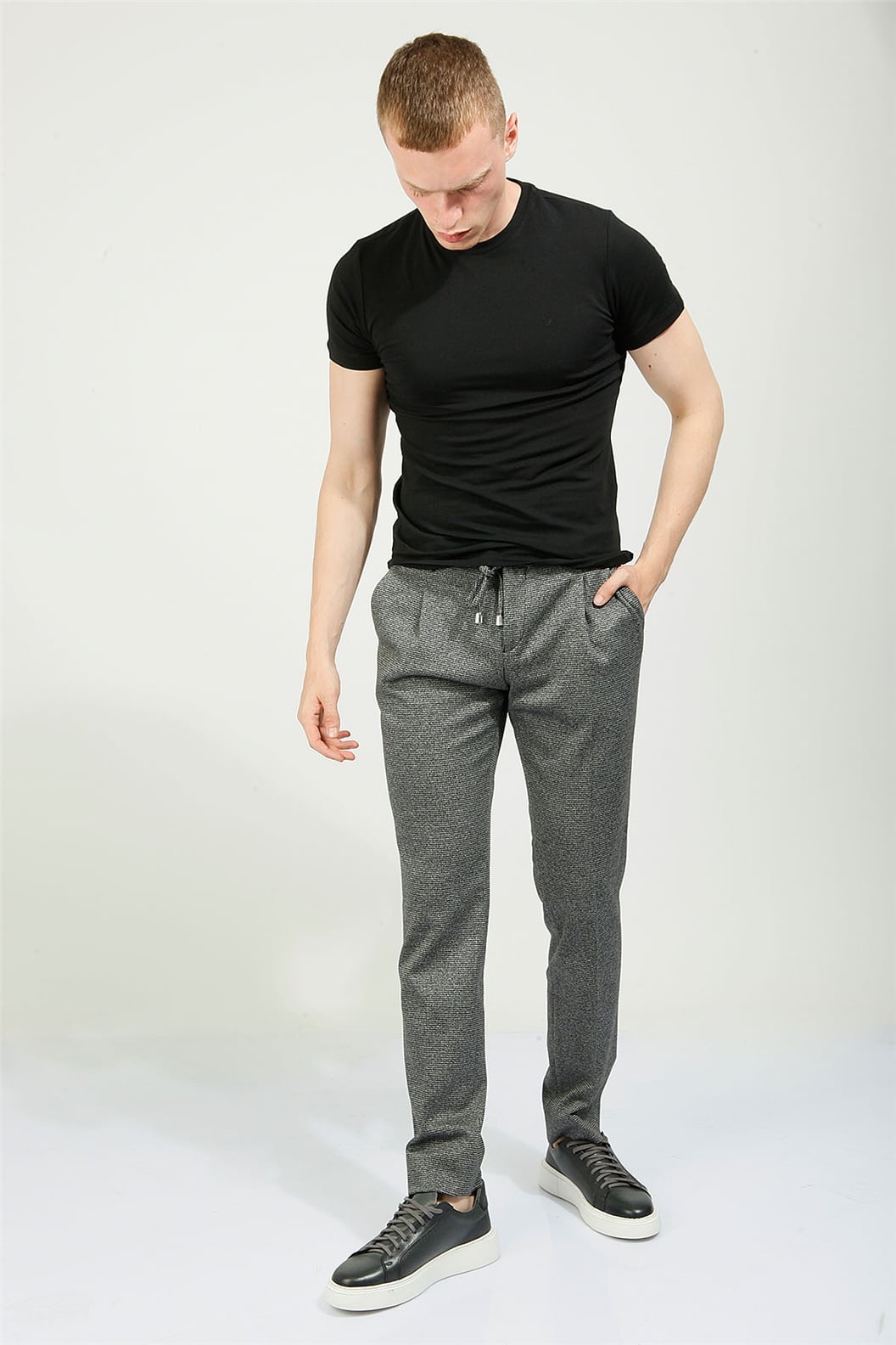 Siyah Slim Fit Bağcıklı Tek Pile Jogger Pantolon