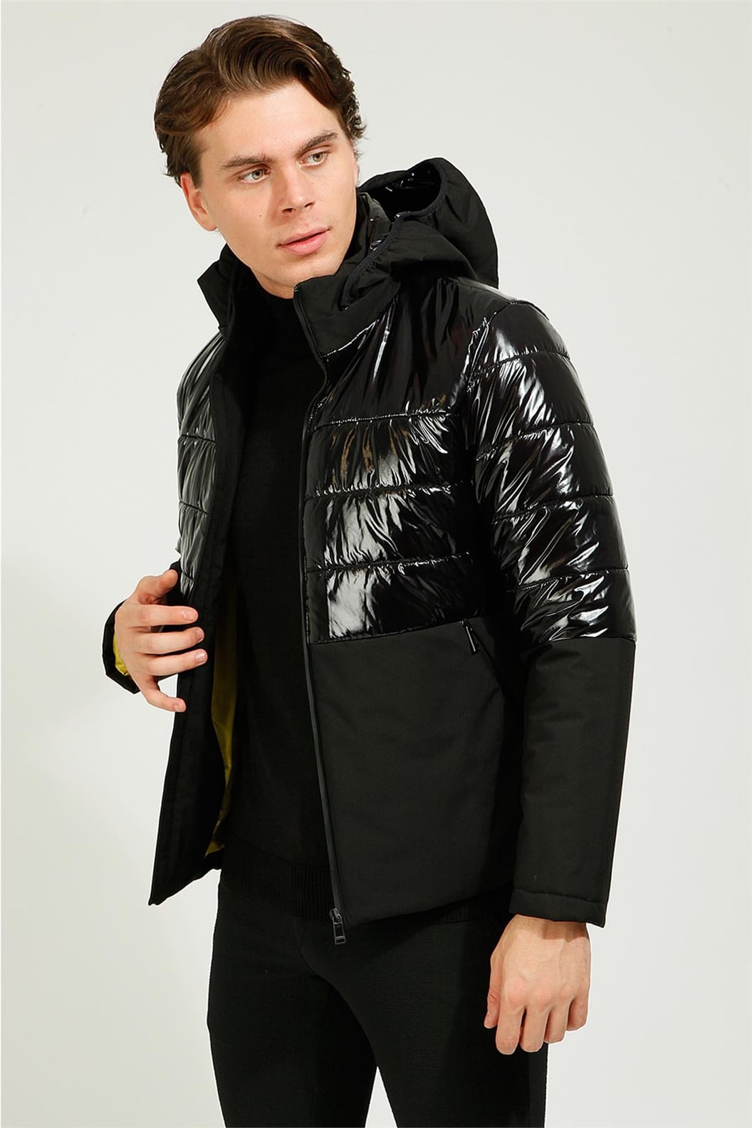 Siyah Slim Fit Kapişonlu Kısa Mont