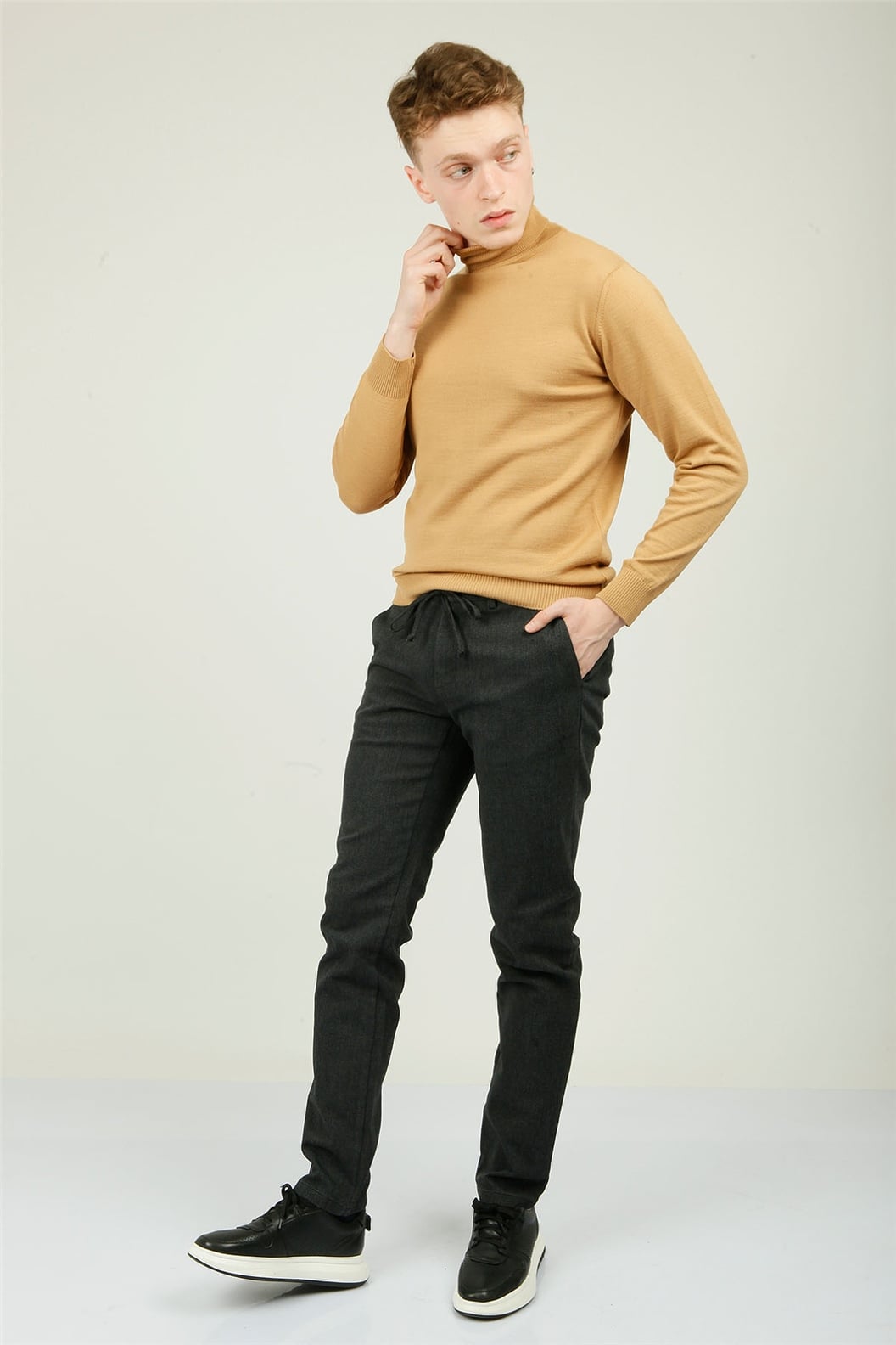 Siyah Slim Fit Pileli Pantolon