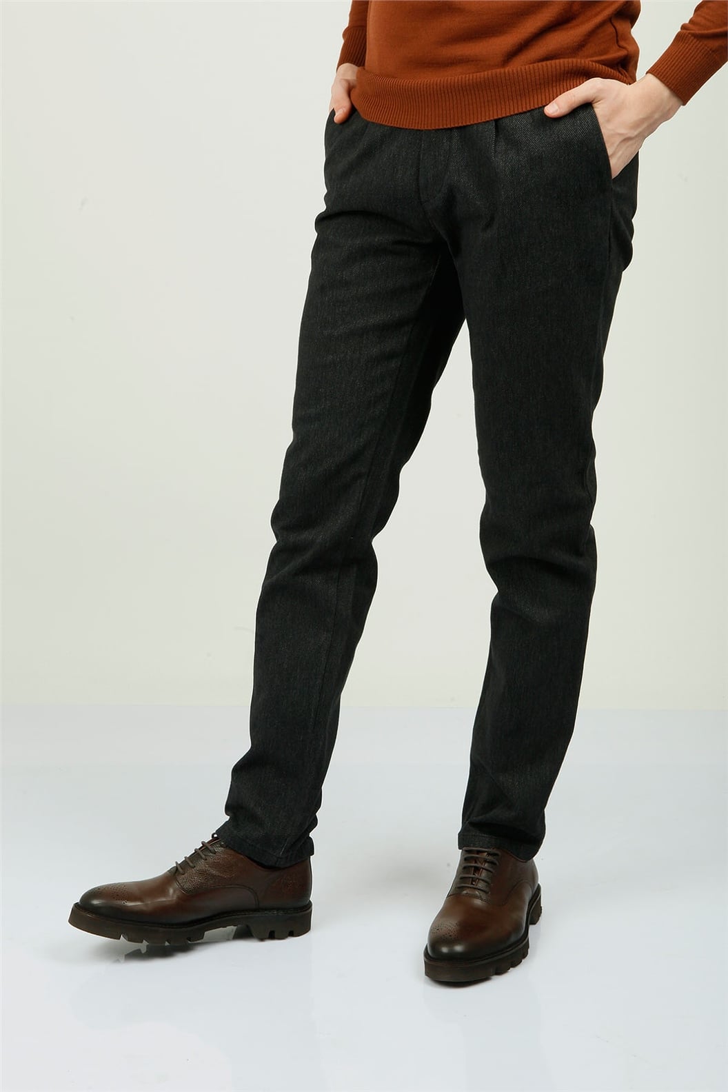 Siyah Slim Fit Pileli Pantolon