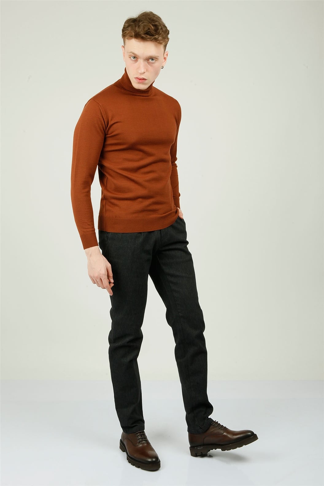 Siyah Slim Fit Pileli Pantolon