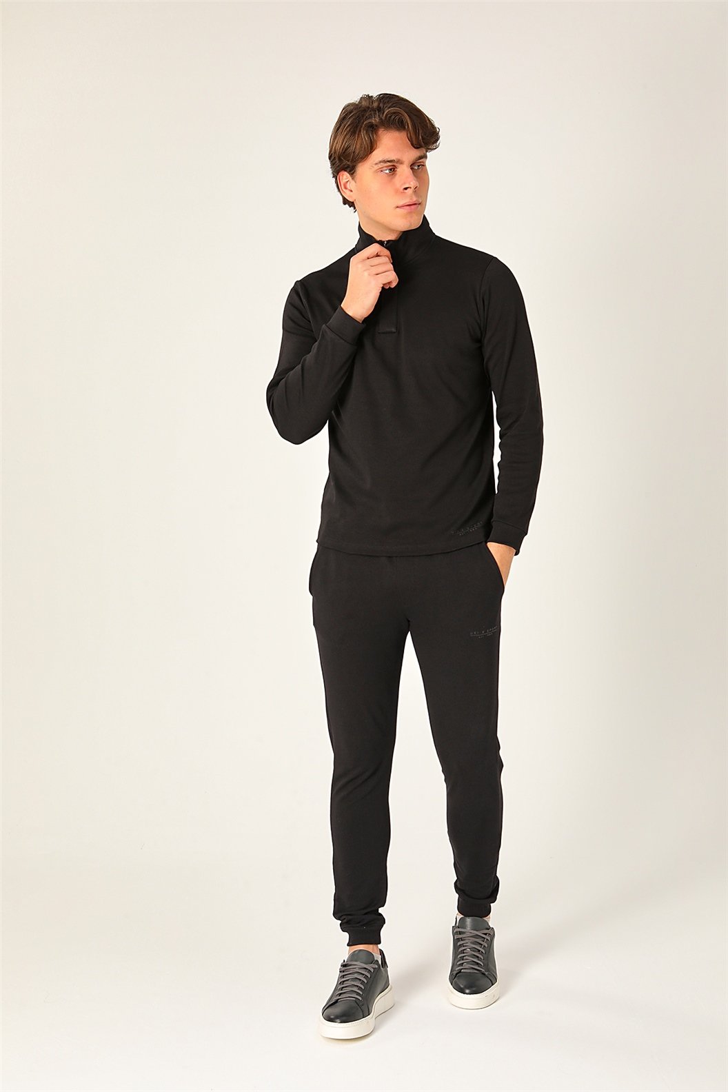 Siyah Slim Fit Sweatshirt