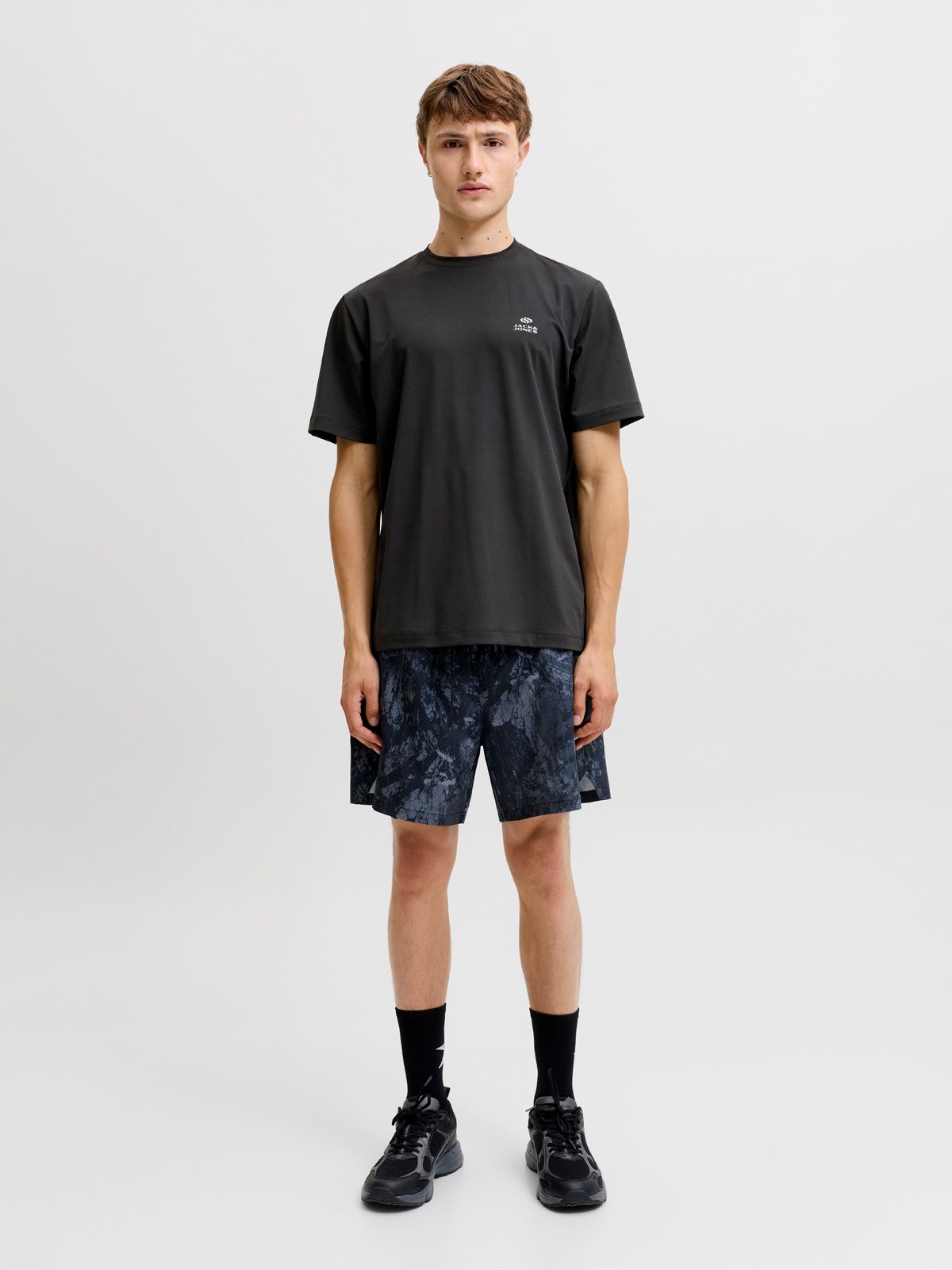 JJSPULSE LOGO BRANDING TEE Black