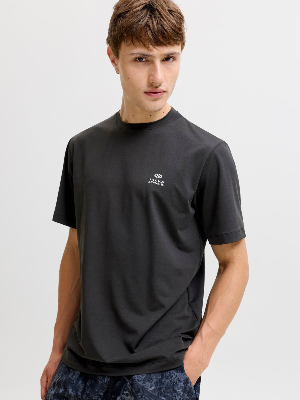 JJSPULSE LOGO BRANDING TEE Black