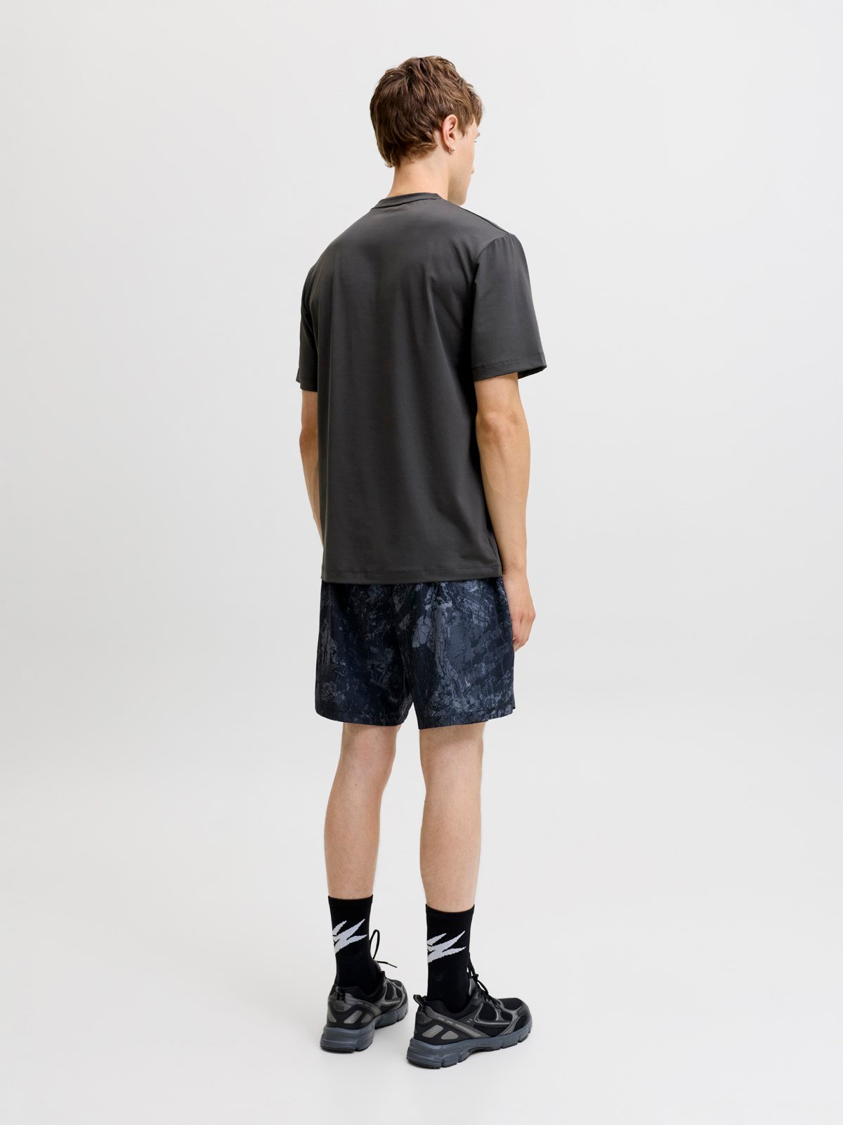 JJSPULSE LOGO BRANDING TEE Black