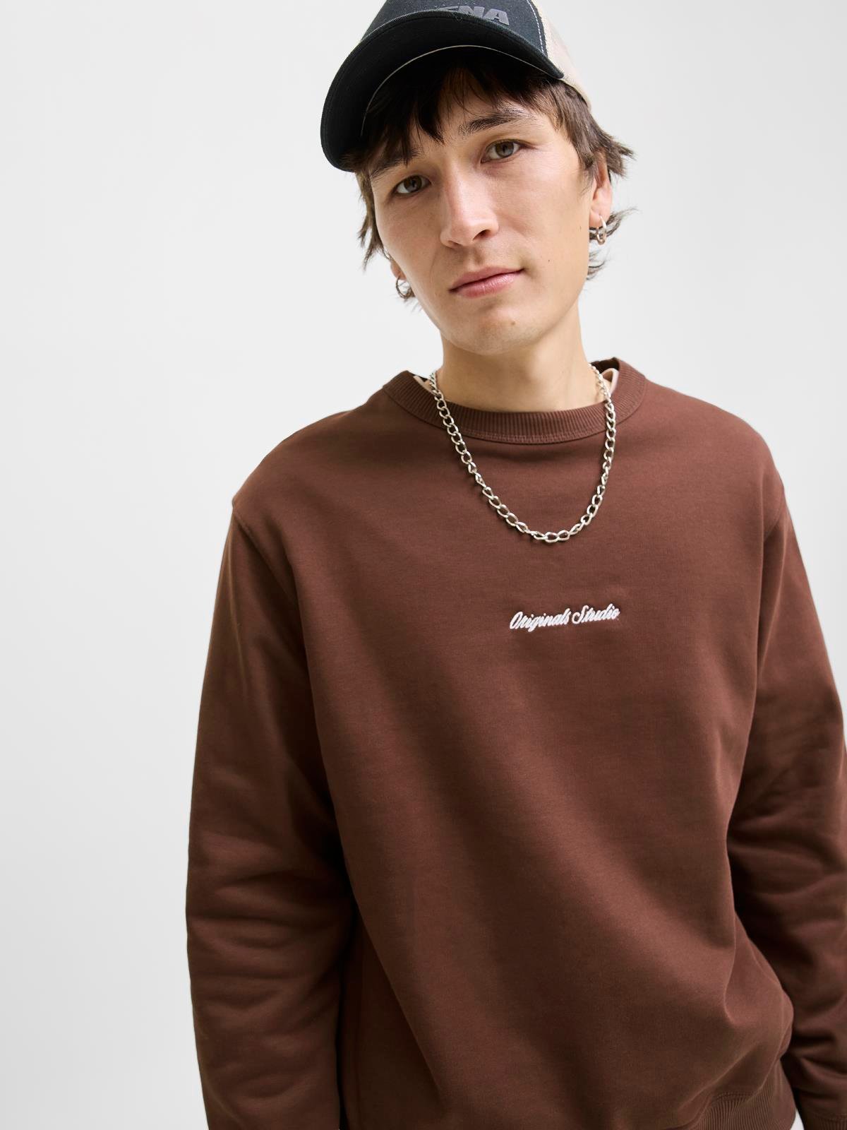 JORNORREBRO EMB SWEAT CREW NOOS Deep Mahogany