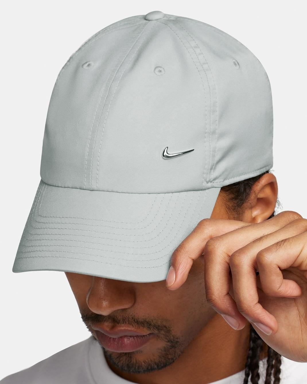 Nike Dri-FIT Club Unstructured Metal Swoosh Cap Ekru