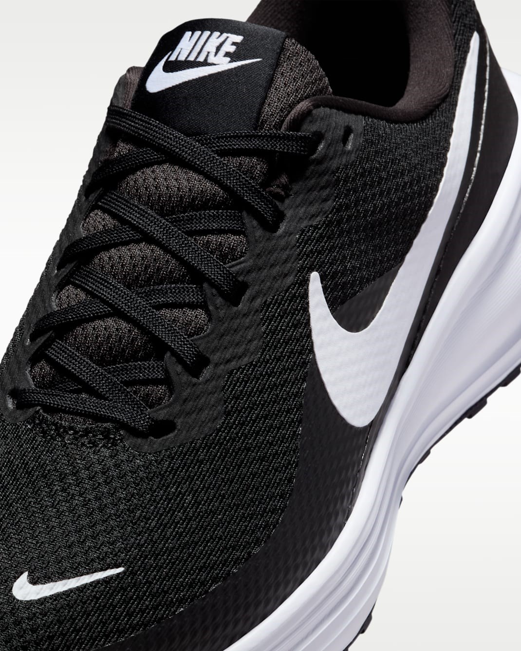 Nike Revolution 8 Black