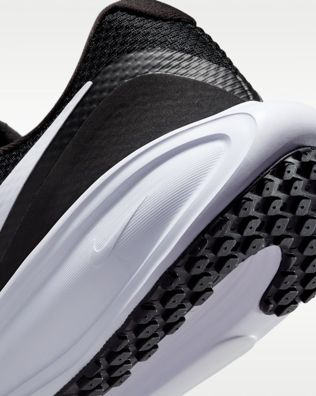Nike Revolution 8 Black