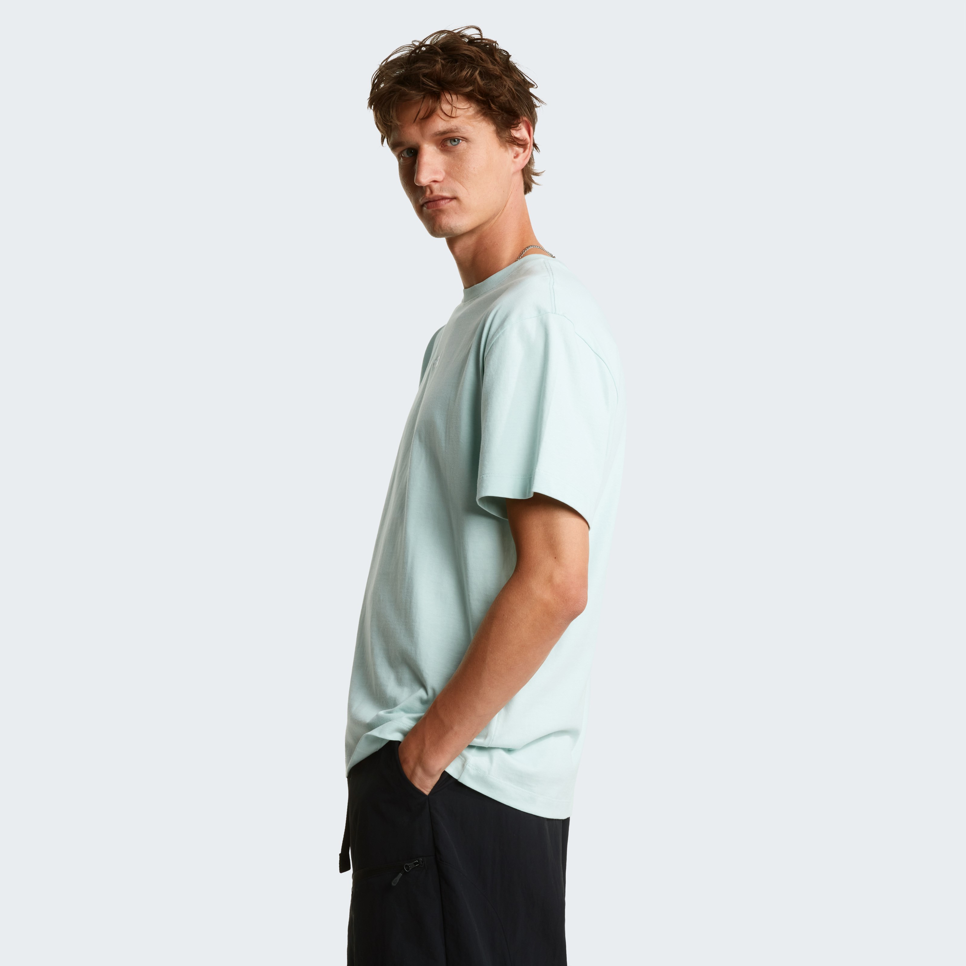 M ESSENTIAL CENTER LOGO RELAXED SHORT SL Frost