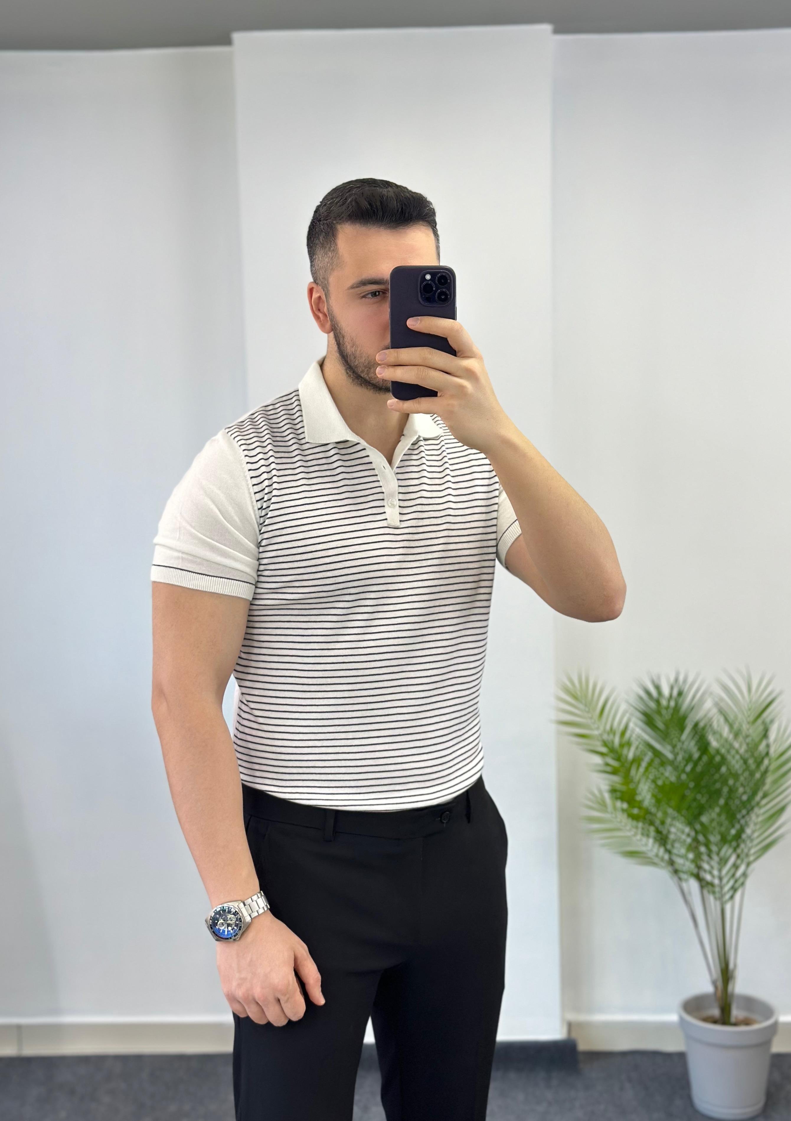 Düğmeli Beyaz Çizgili Triko Tişört