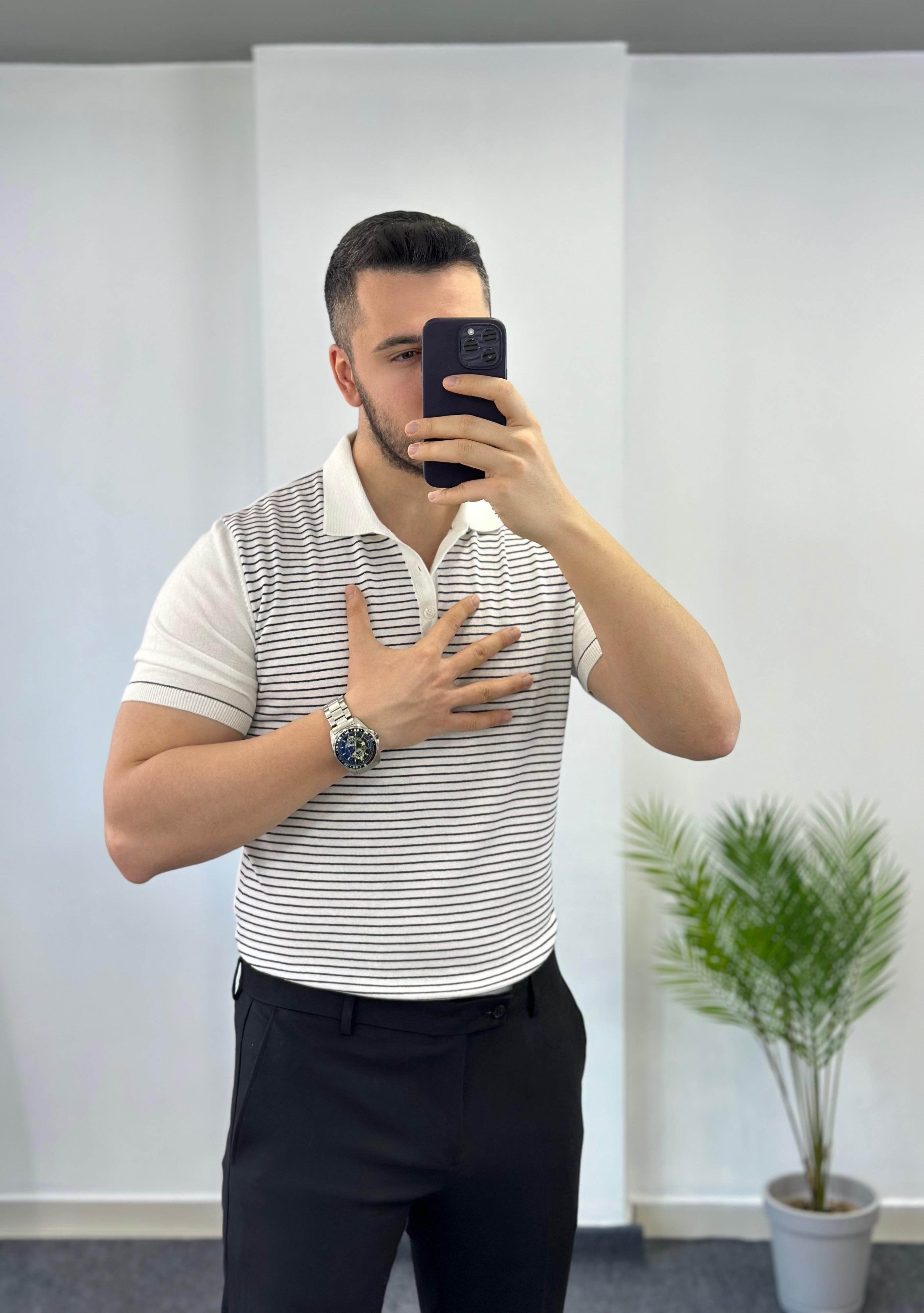 Düğmeli Beyaz Çizgili Triko Tişört