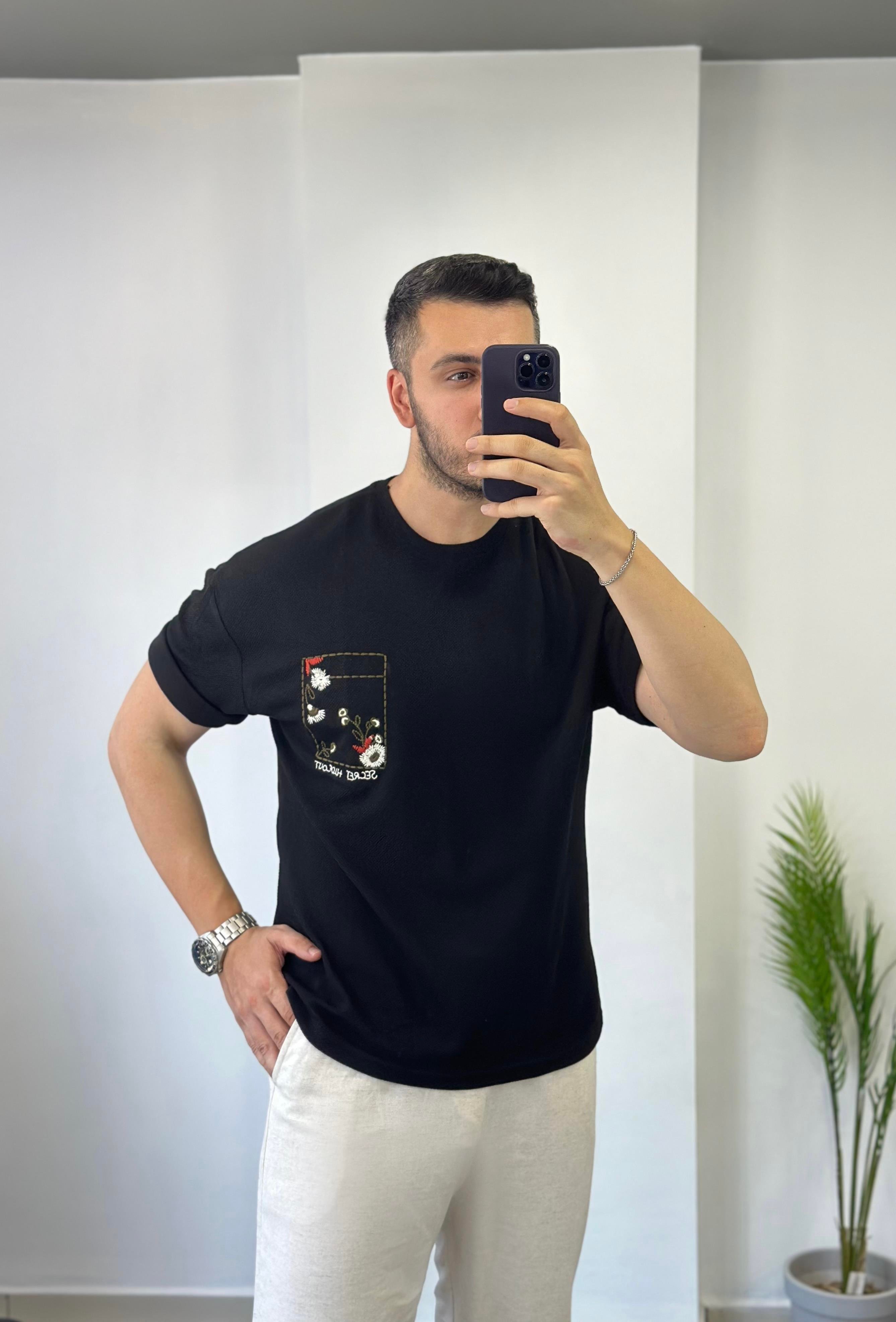 Nakış Detay Siyah Tişört 