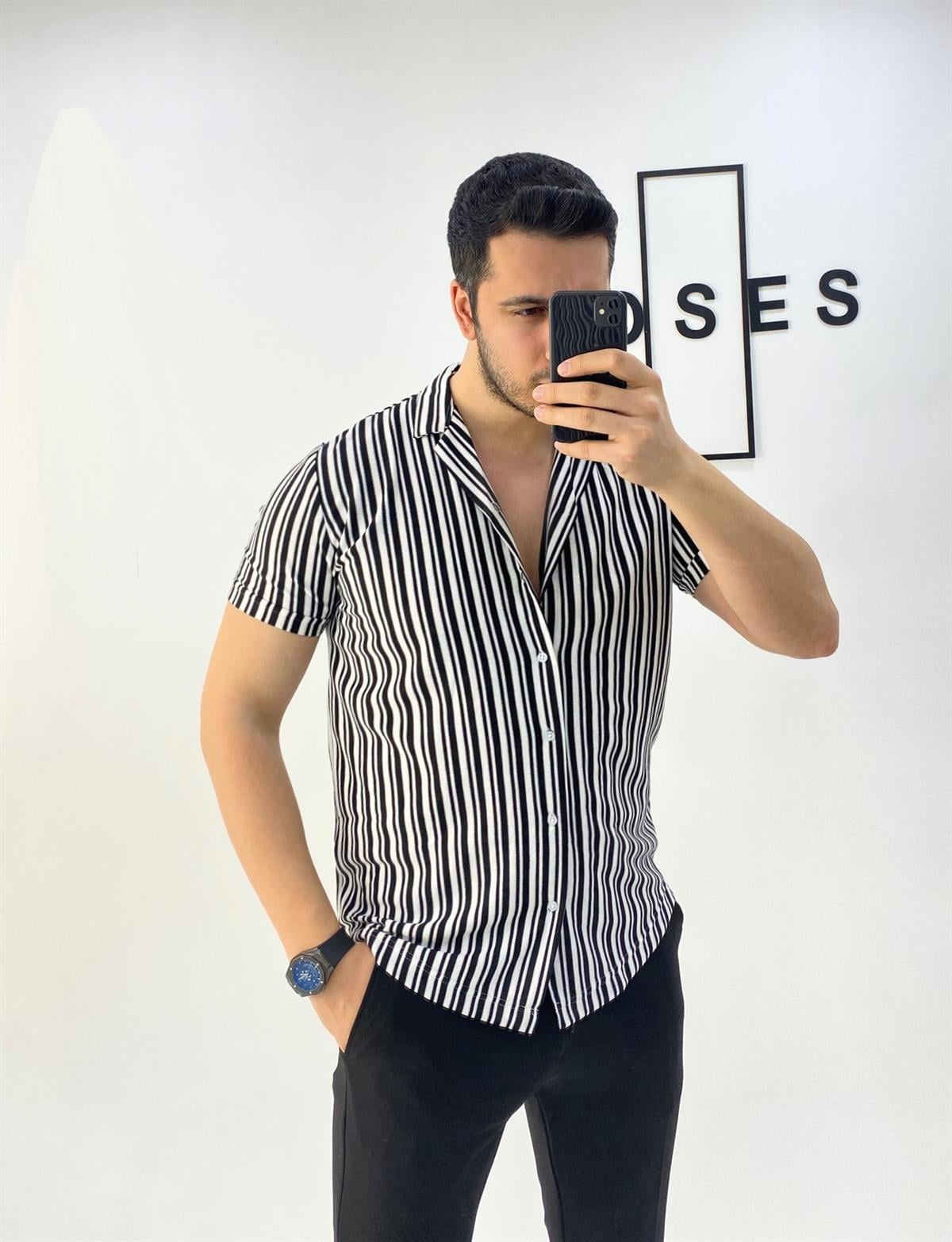 Siyah Çizgili Örme Gömlek