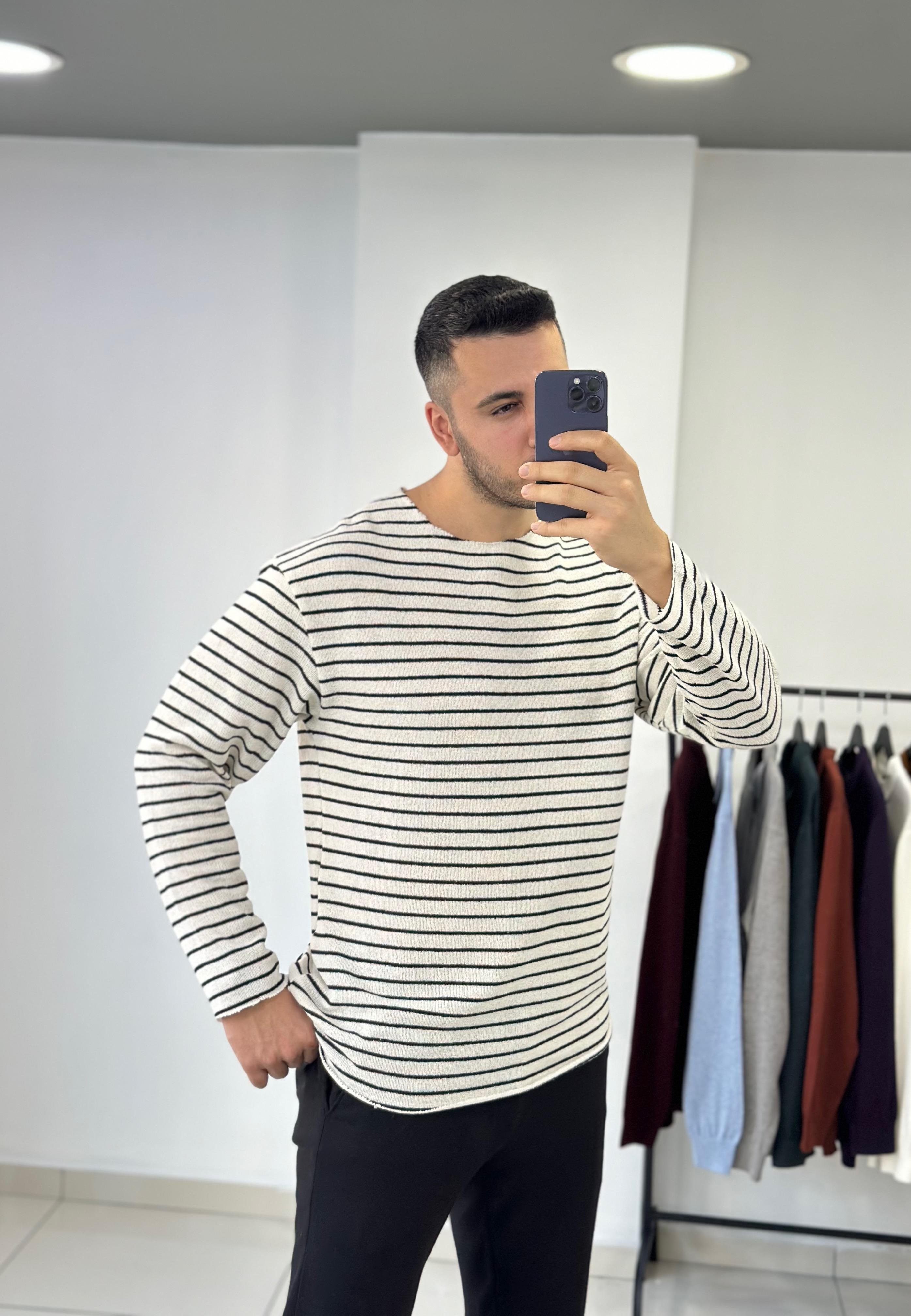 Siyah Çizgili  Oversize Triko