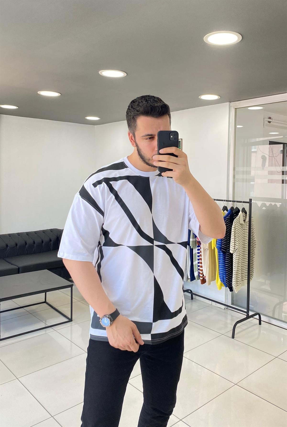 Siyah Desen Oversize Beyaz Tişört 