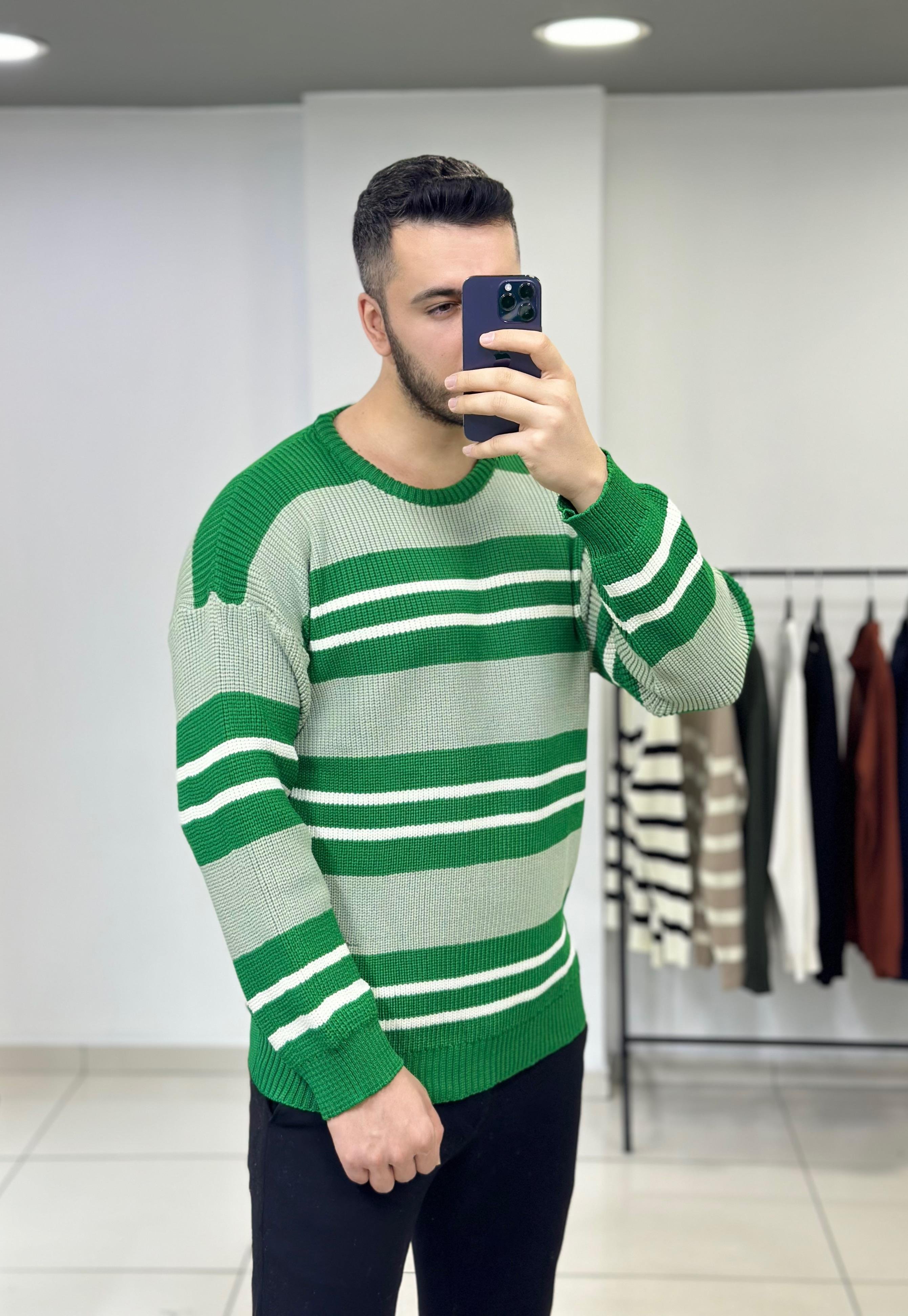 Yeşil Çizgili Oversize Örme Kazak