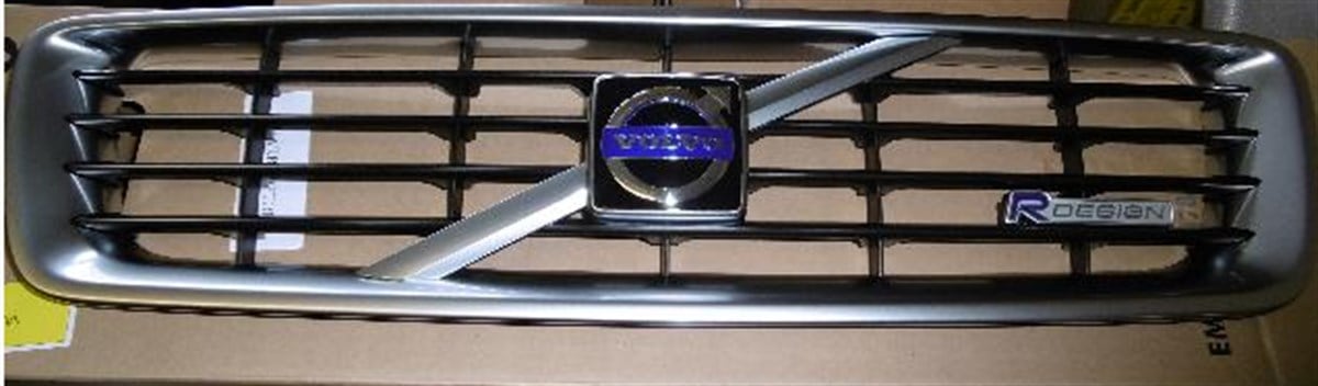 S60 / V60 ÖN IZGARA ( PANJUR ) R-DESIGN Çarpışma uyarı sistemi bulunmayan araçlar için (CMbB).