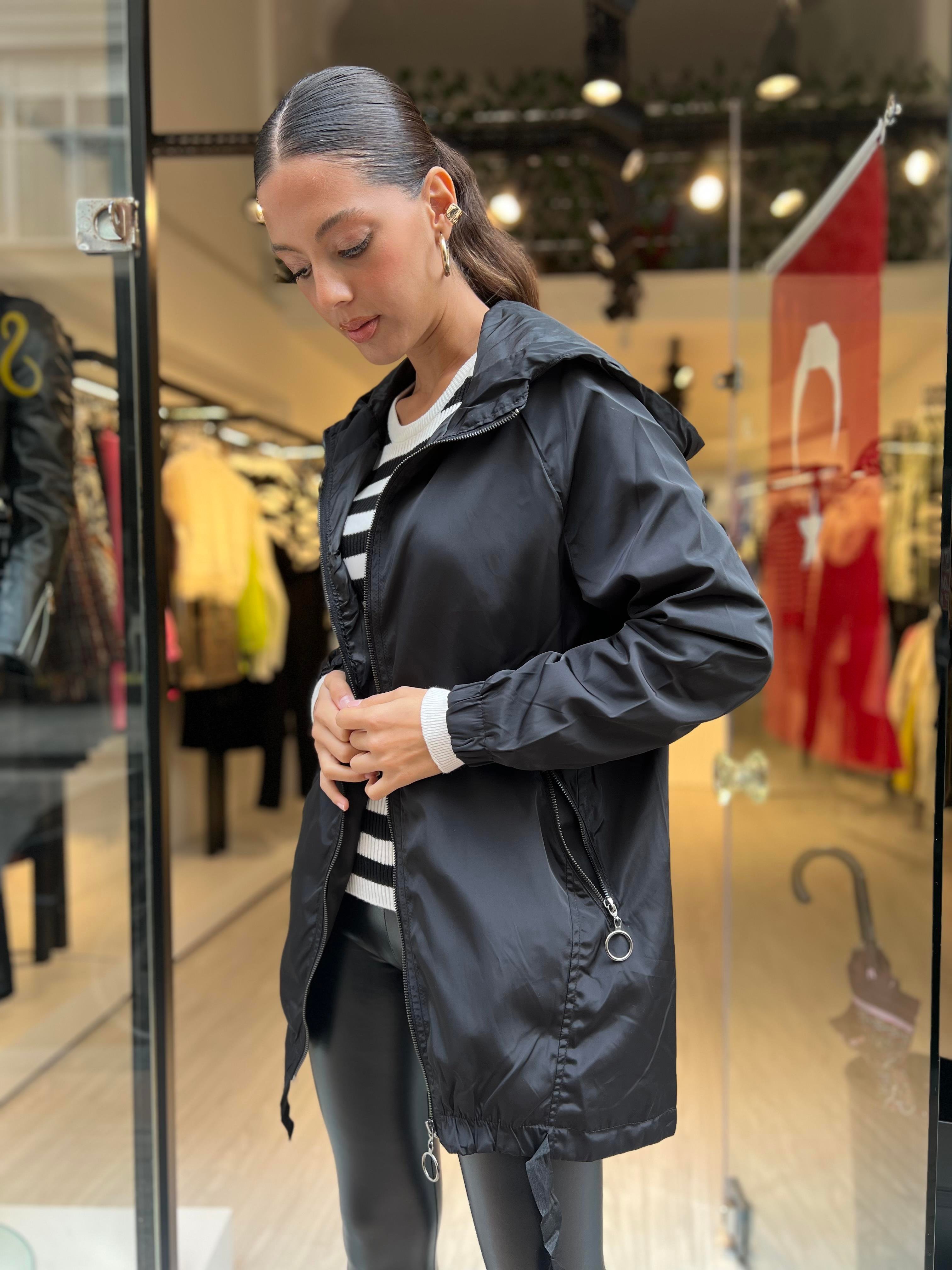 Lastikli Uzun Yağmurluk-Siyah