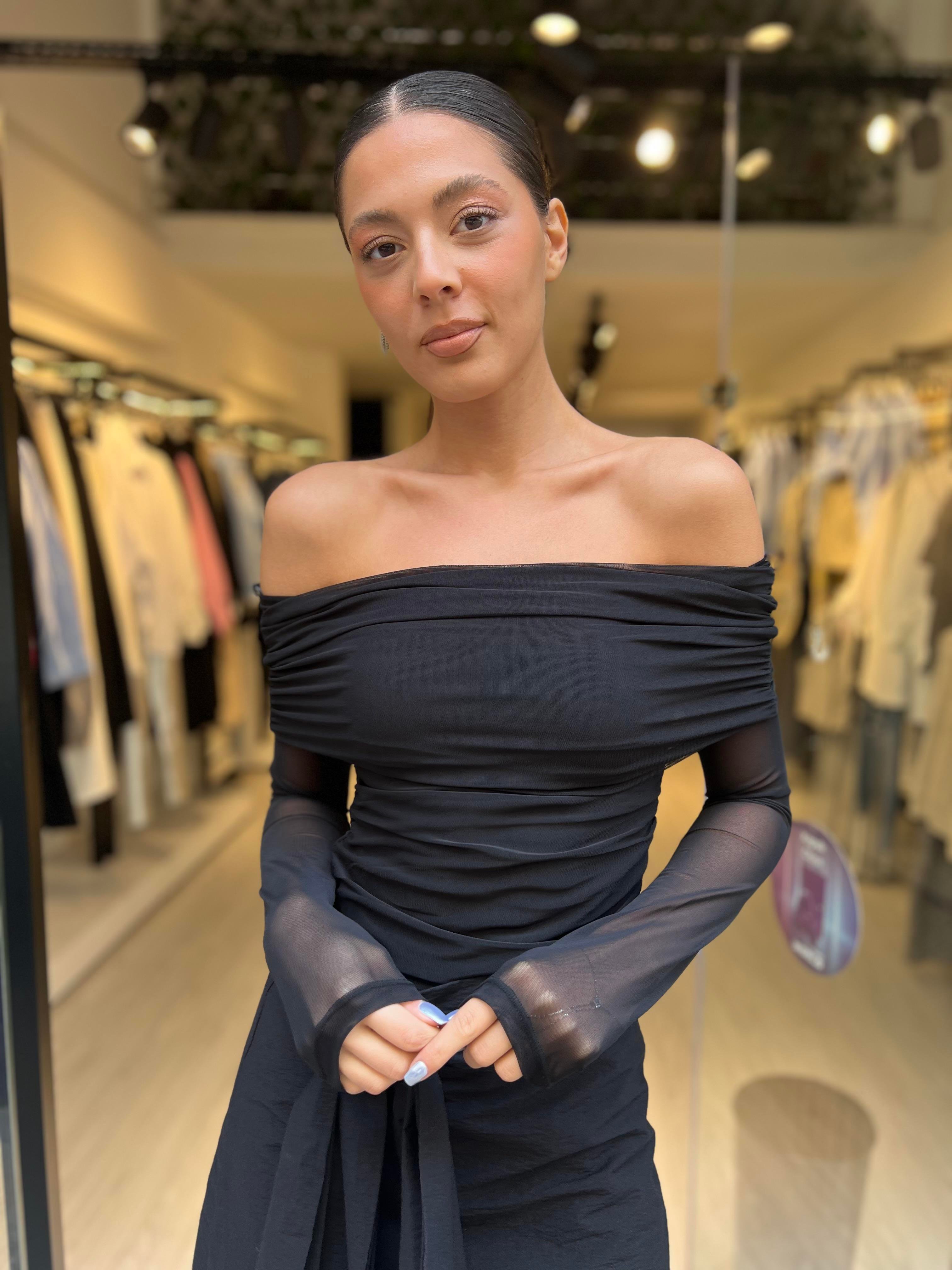 Q.Tül Detaylı Omzu Açık Bluz-Siyah