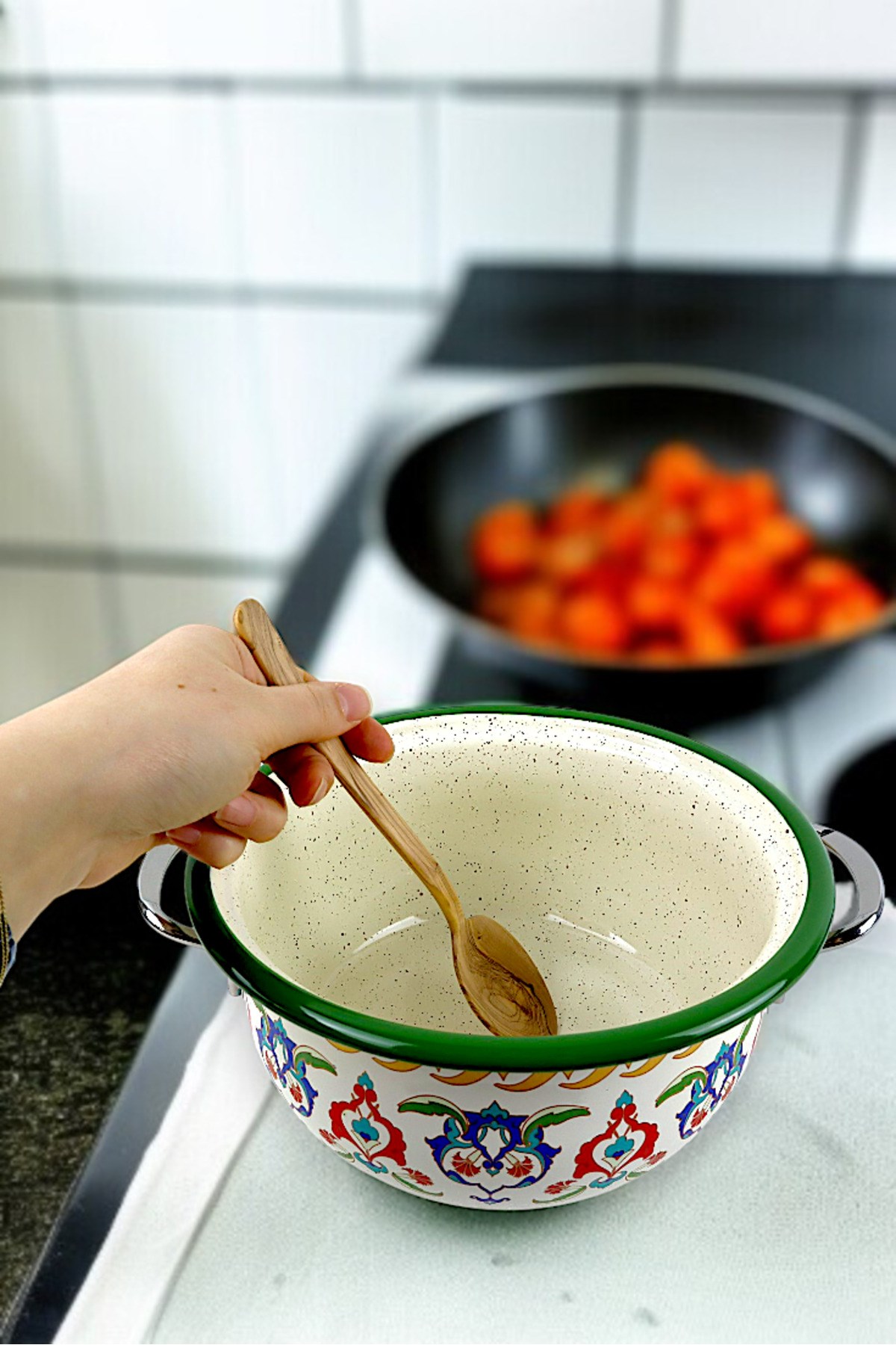 22 No 3L. Emaye Tencere, Servis, Yemek Kamp, Piknik, Çeyiz