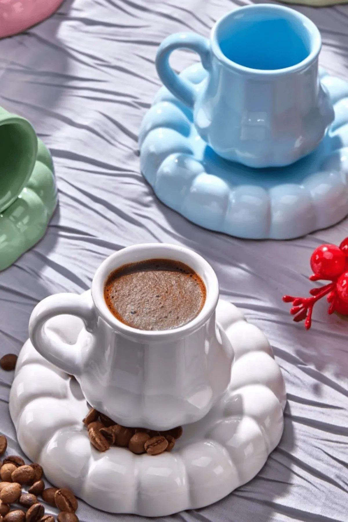 6 Kişilik 12 Parça Modern Renkli Kahve Fincan Takımı – Dalgalı Tabaklı
