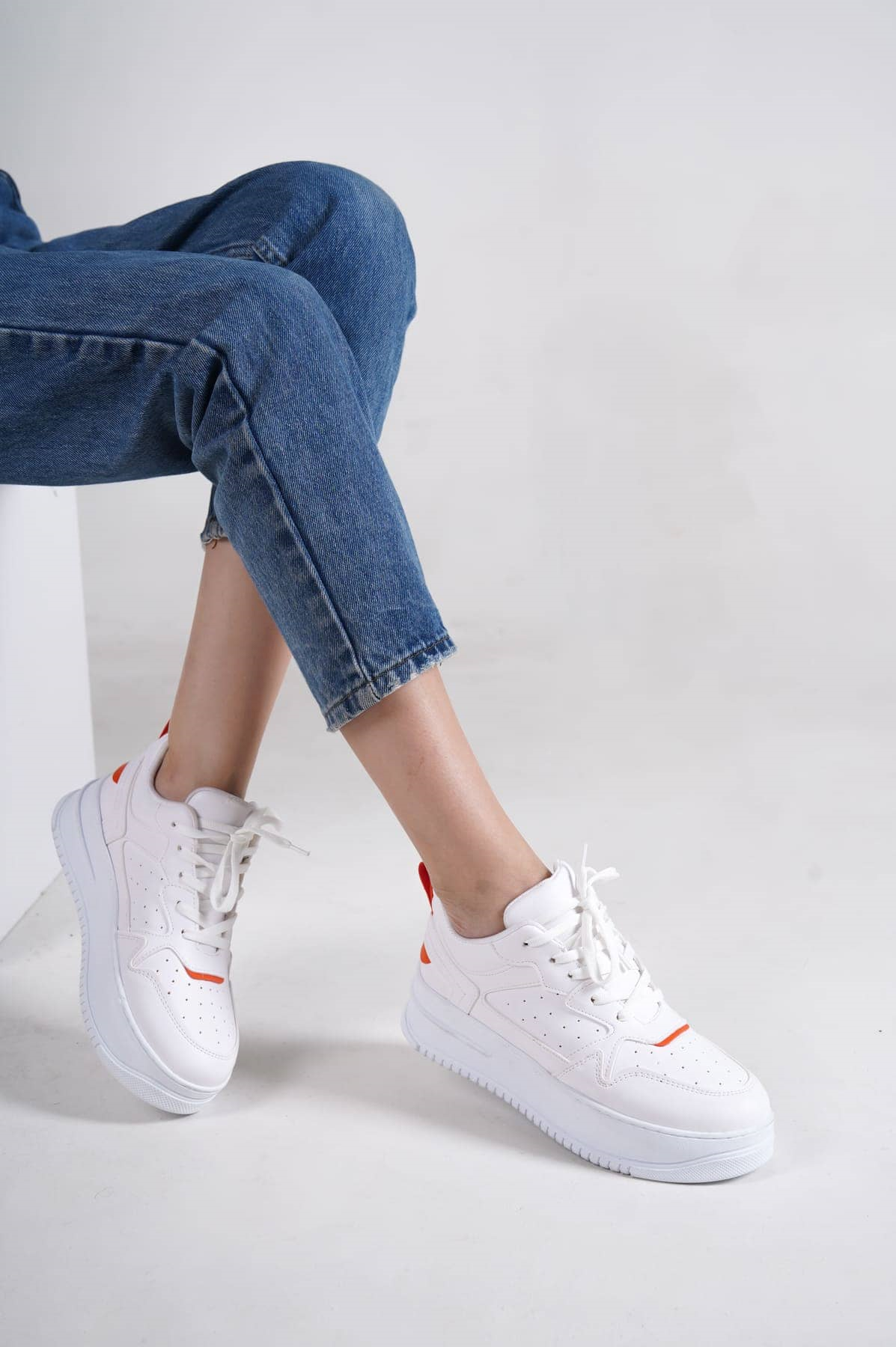 ALESSI Bağcıklı Ortopedik Taban Kadın Sneaker Spor Ayakkabı CBT - Beyaz/Turuncu