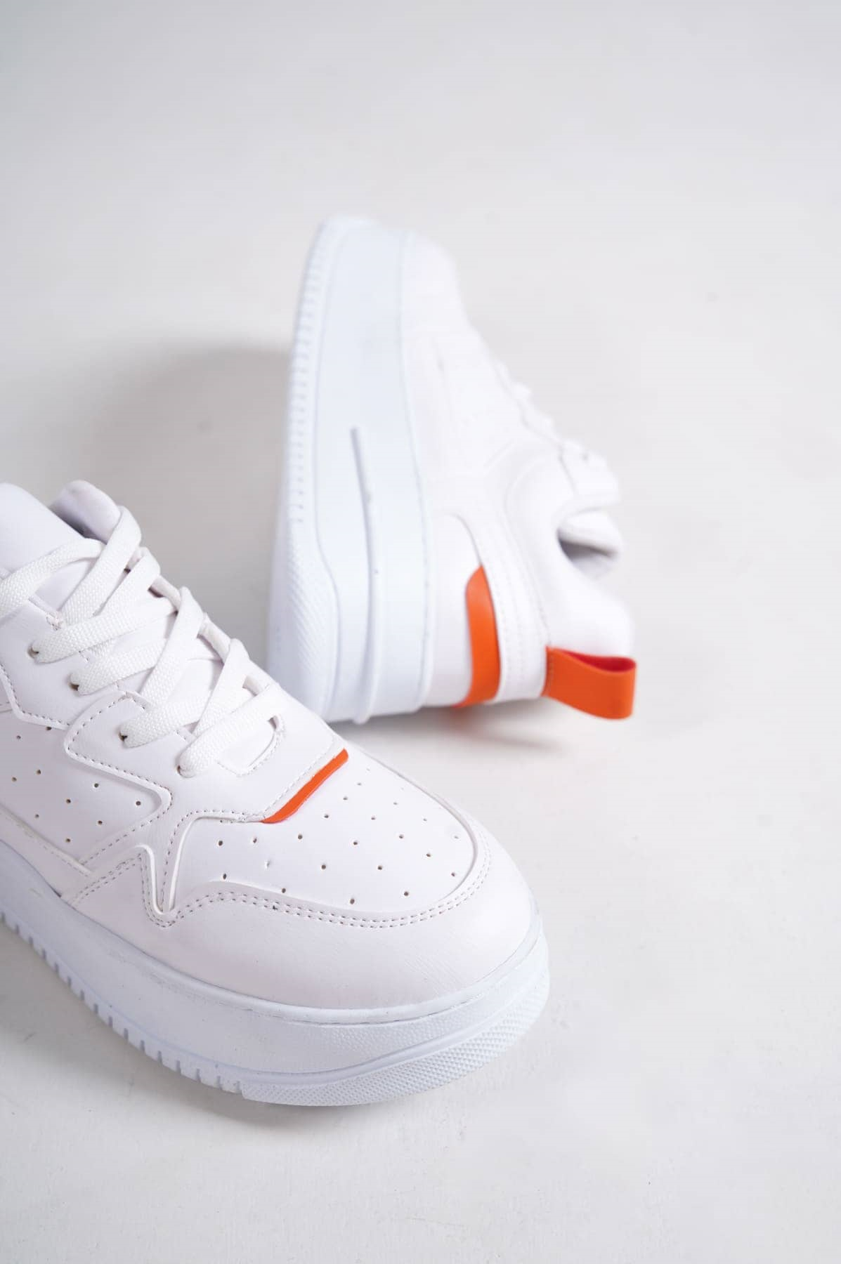 ALESSI Bağcıklı Ortopedik Taban Kadın Sneaker Spor Ayakkabı CBT - Beyaz/Turuncu
