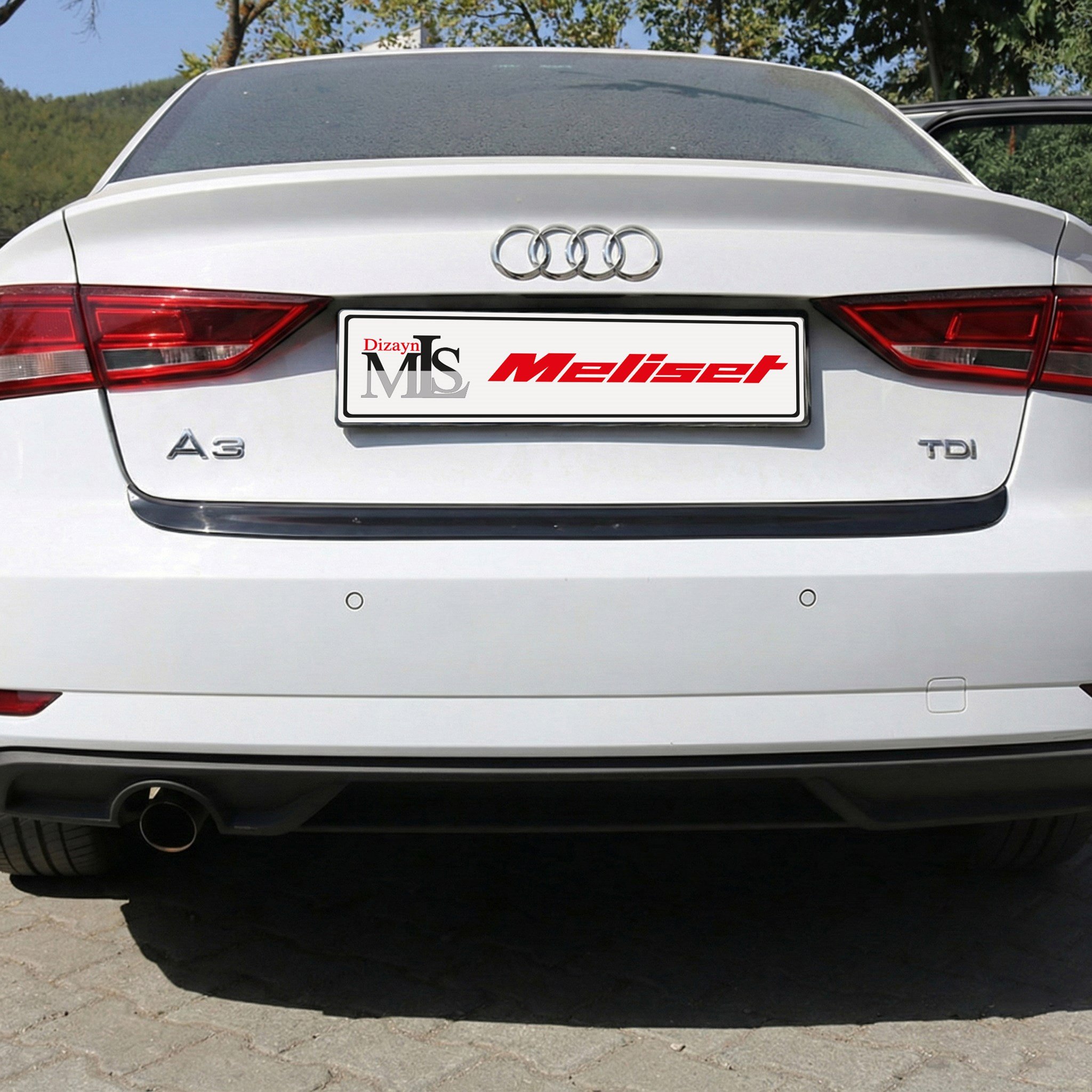 Audi A3 Sedan Parlak Siyah Arka Tampon Eşiği 2016-2020 Yılı ve Arasına Uyumludur