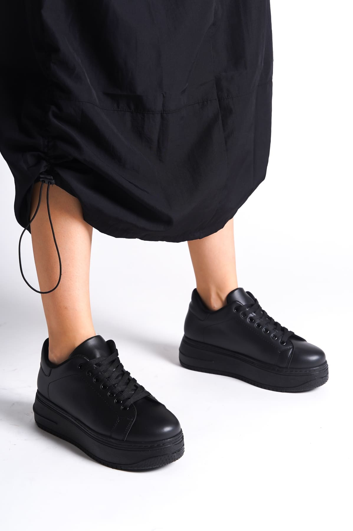 BIANA Bağcıklı Ortopedik Taban Kadın Sneaker Spor Ayakkabı CST - Siyah