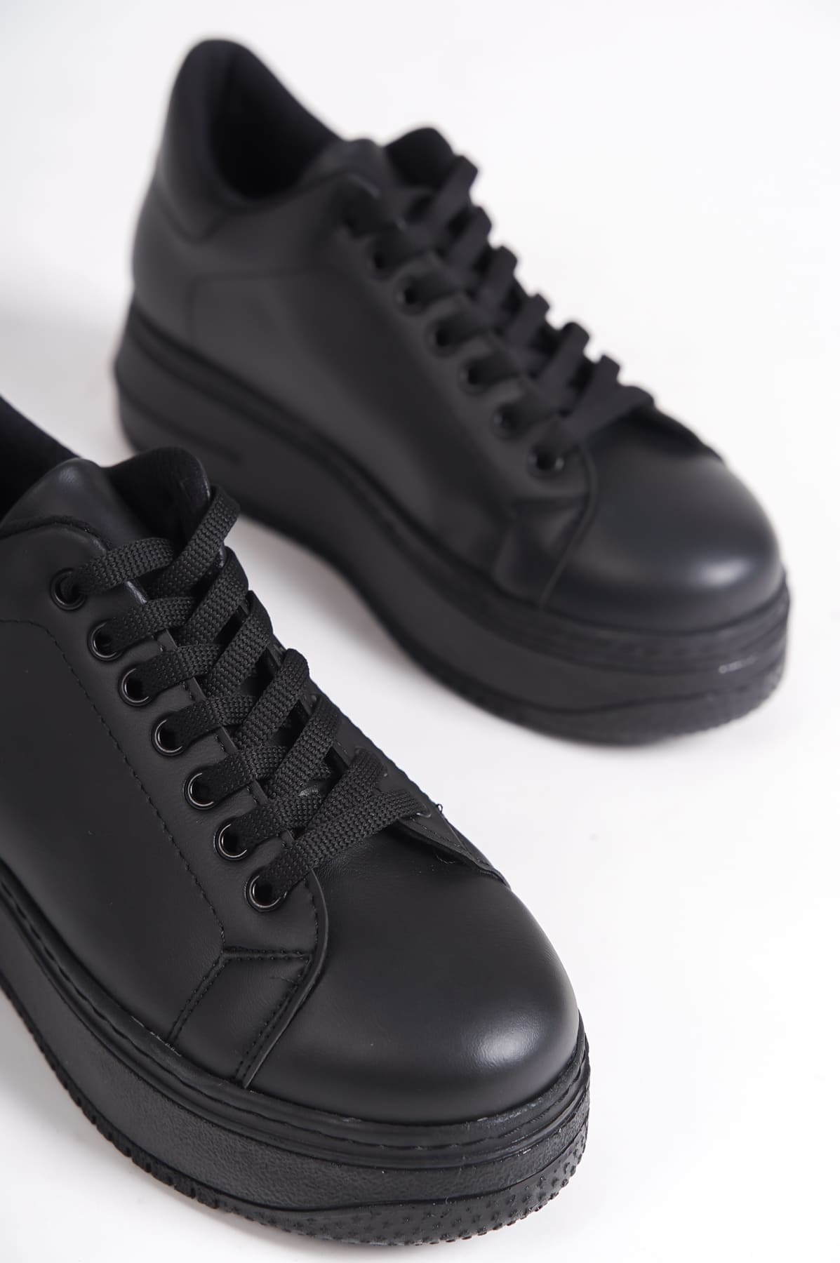 BIANA Bağcıklı Ortopedik Taban Kadın Sneaker Spor Ayakkabı CST - Siyah