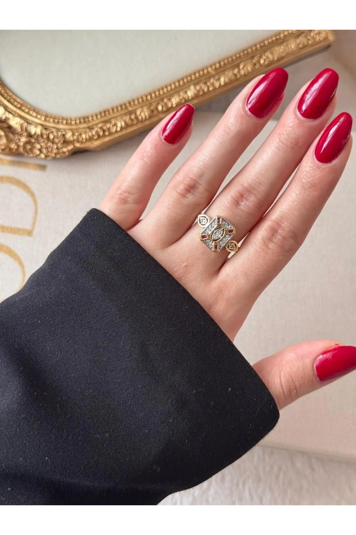 Çelik Ruby Frame Yüzük