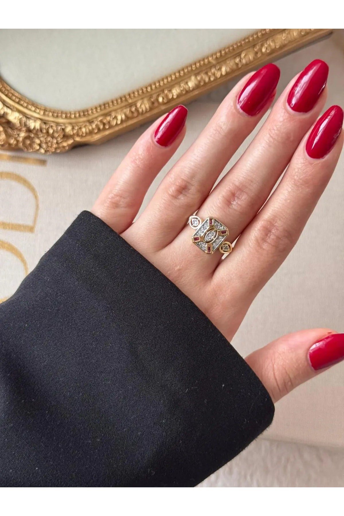 Çelik Ruby Frame Yüzük