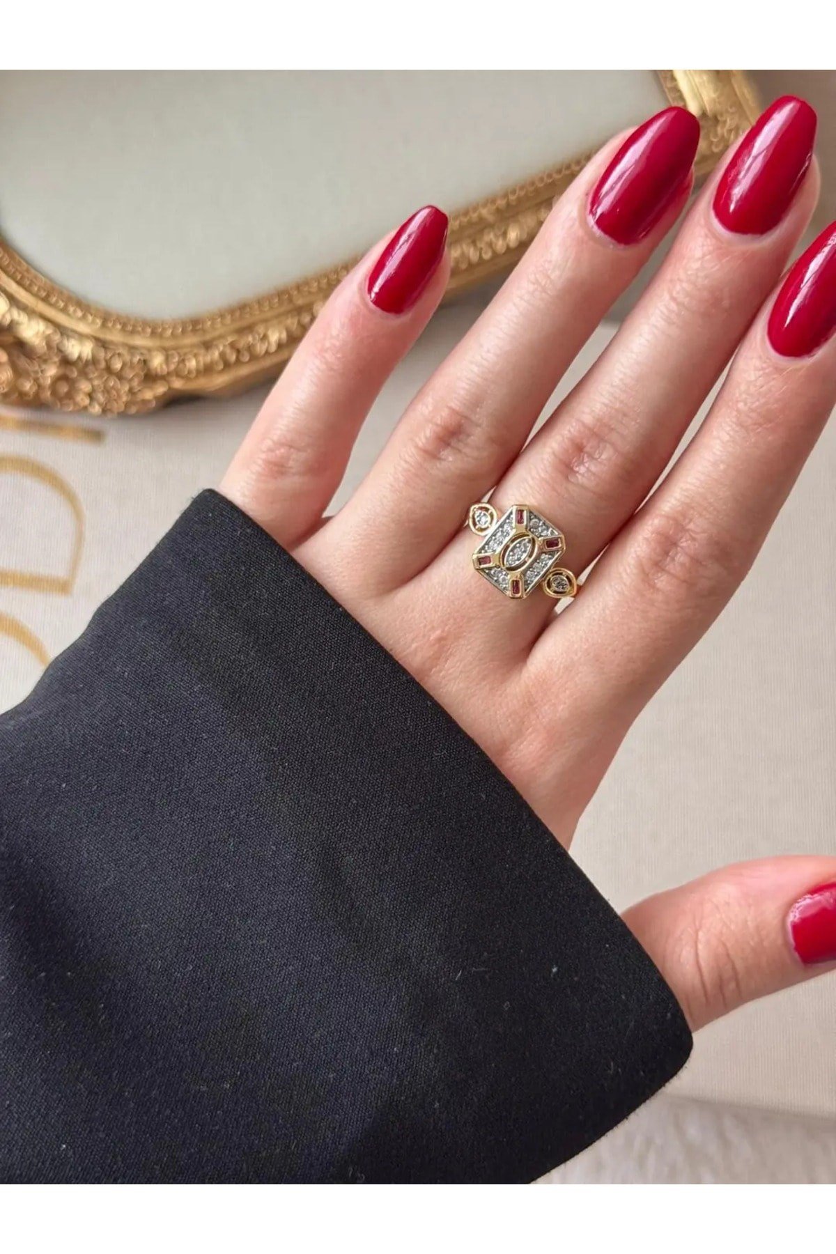 Çelik Ruby Frame Yüzük