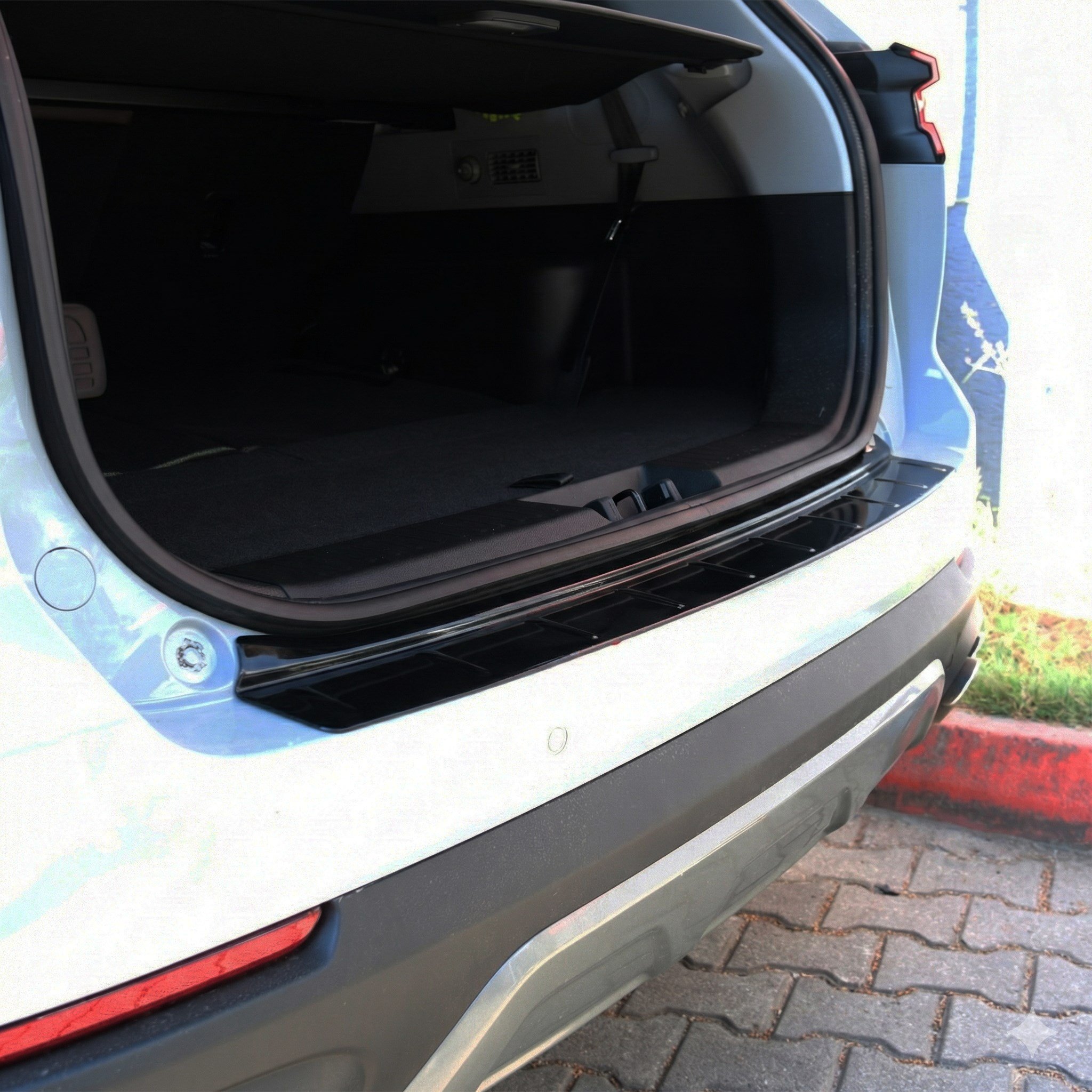Chery Tiggo 8 Pro Parlak Siyah Arka Tampon Eşiği 2023 Yılı ve Sonrasına Uyumludur