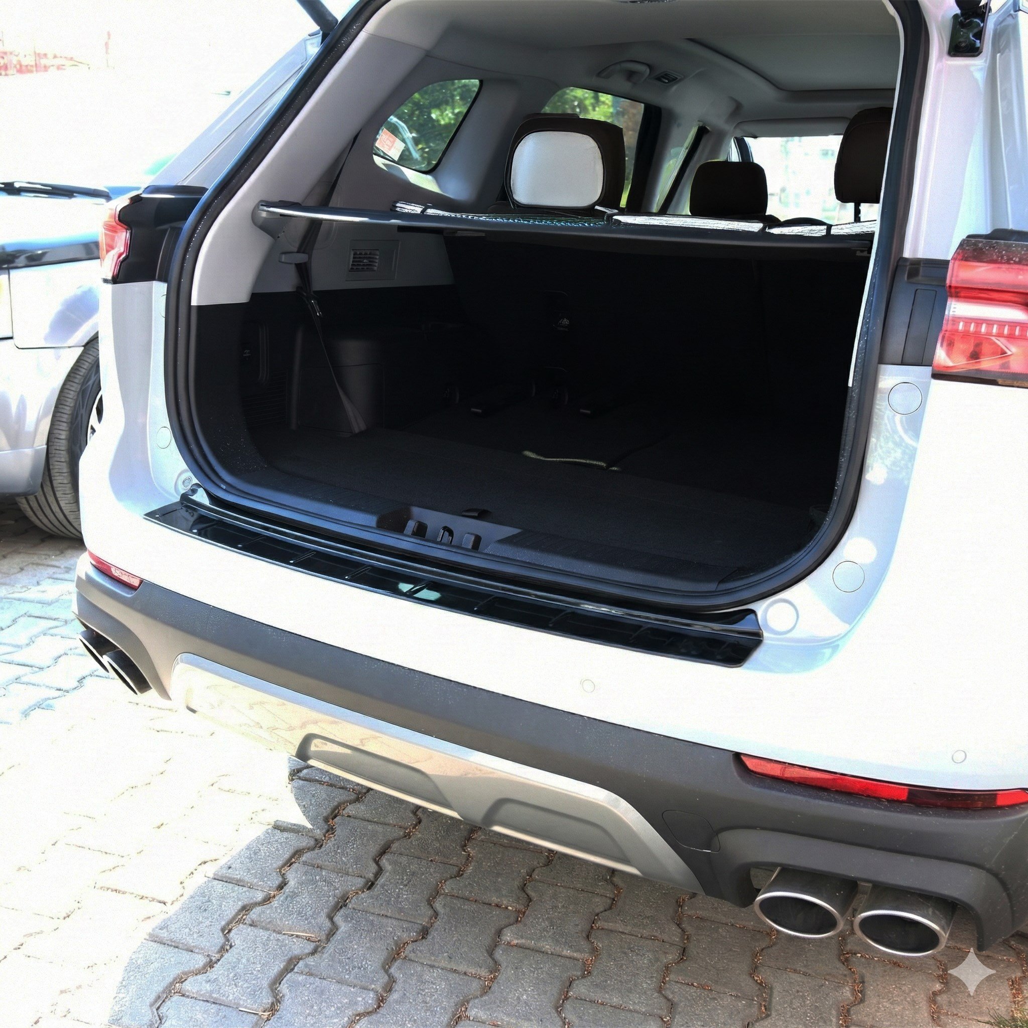 Chery Tiggo 8 Pro Parlak Siyah Arka Tampon Eşiği 2023 Yılı ve Sonrasına Uyumludur