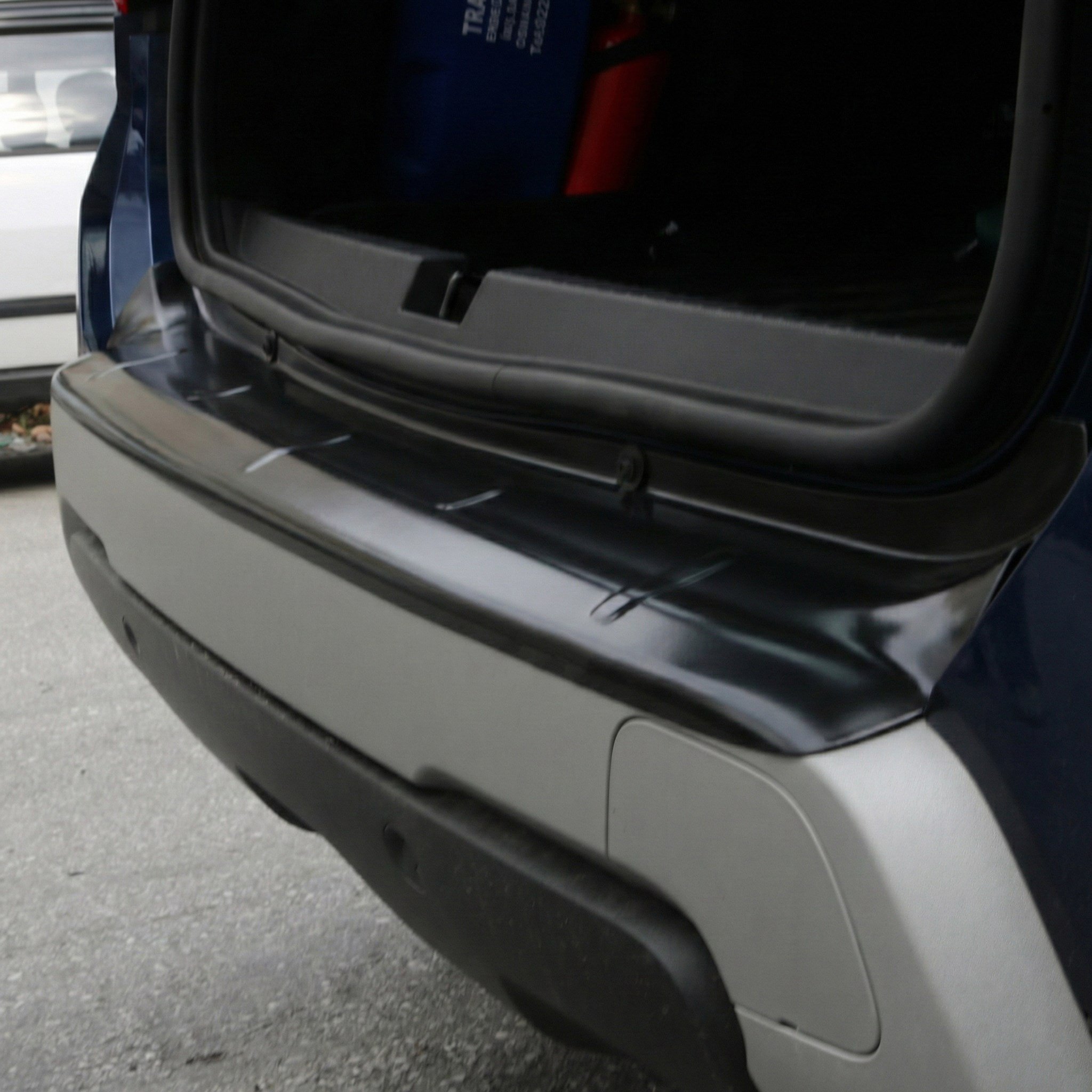 Dacia Duster Parlak Siyah Arka Tampon Eşiği 2018-2024 Yılı ve Arasına Uyumludur