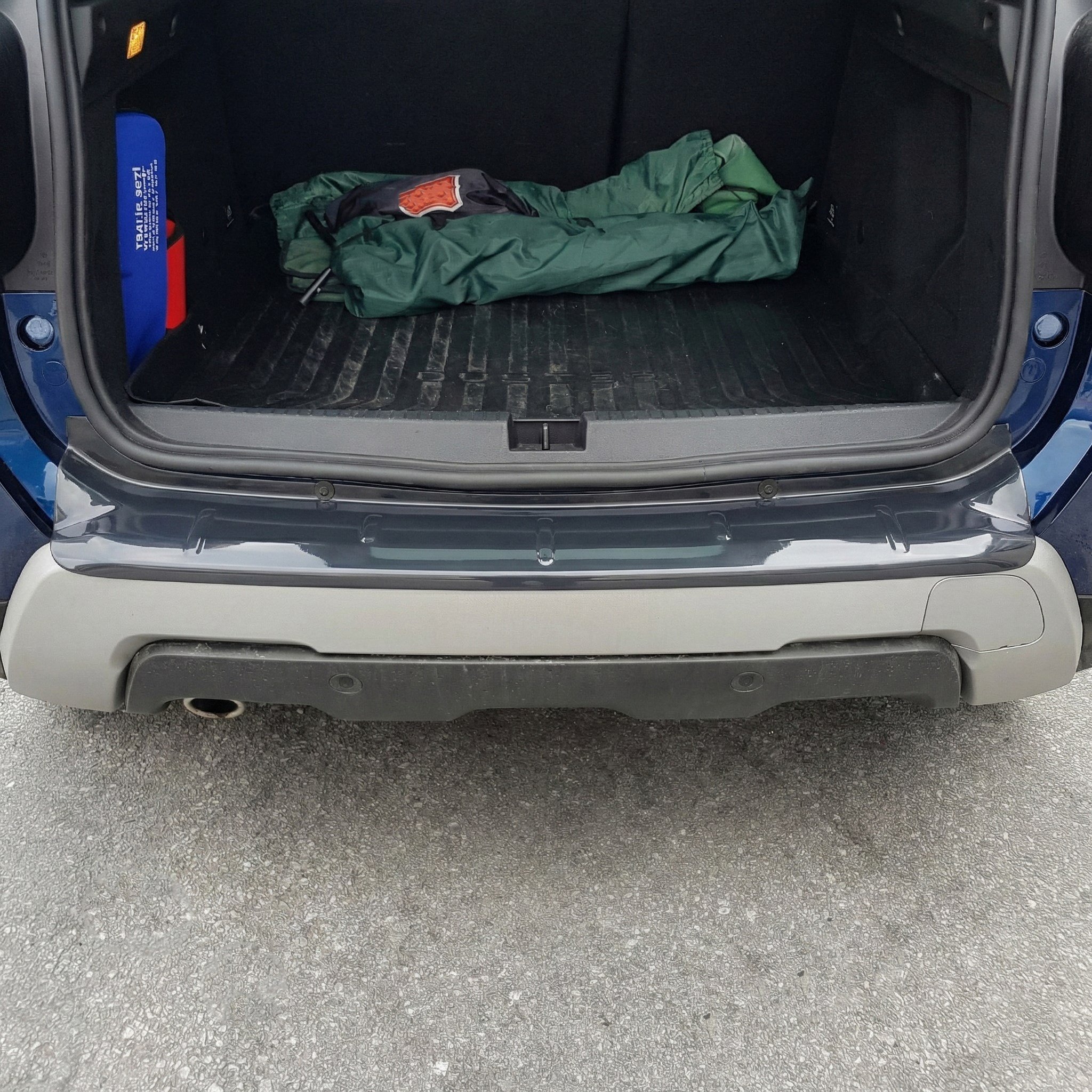 Dacia Duster Parlak Siyah Arka Tampon Eşiği 2018-2024 Yılı ve Arasına Uyumludur