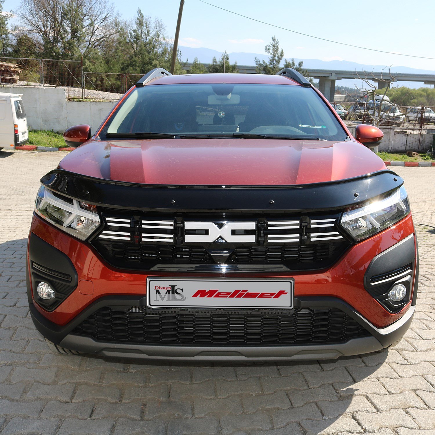 Dacia Jogger Ön Kaput Rüzgarlığı 2022 Yılı ve Sonrasına Uyumludur